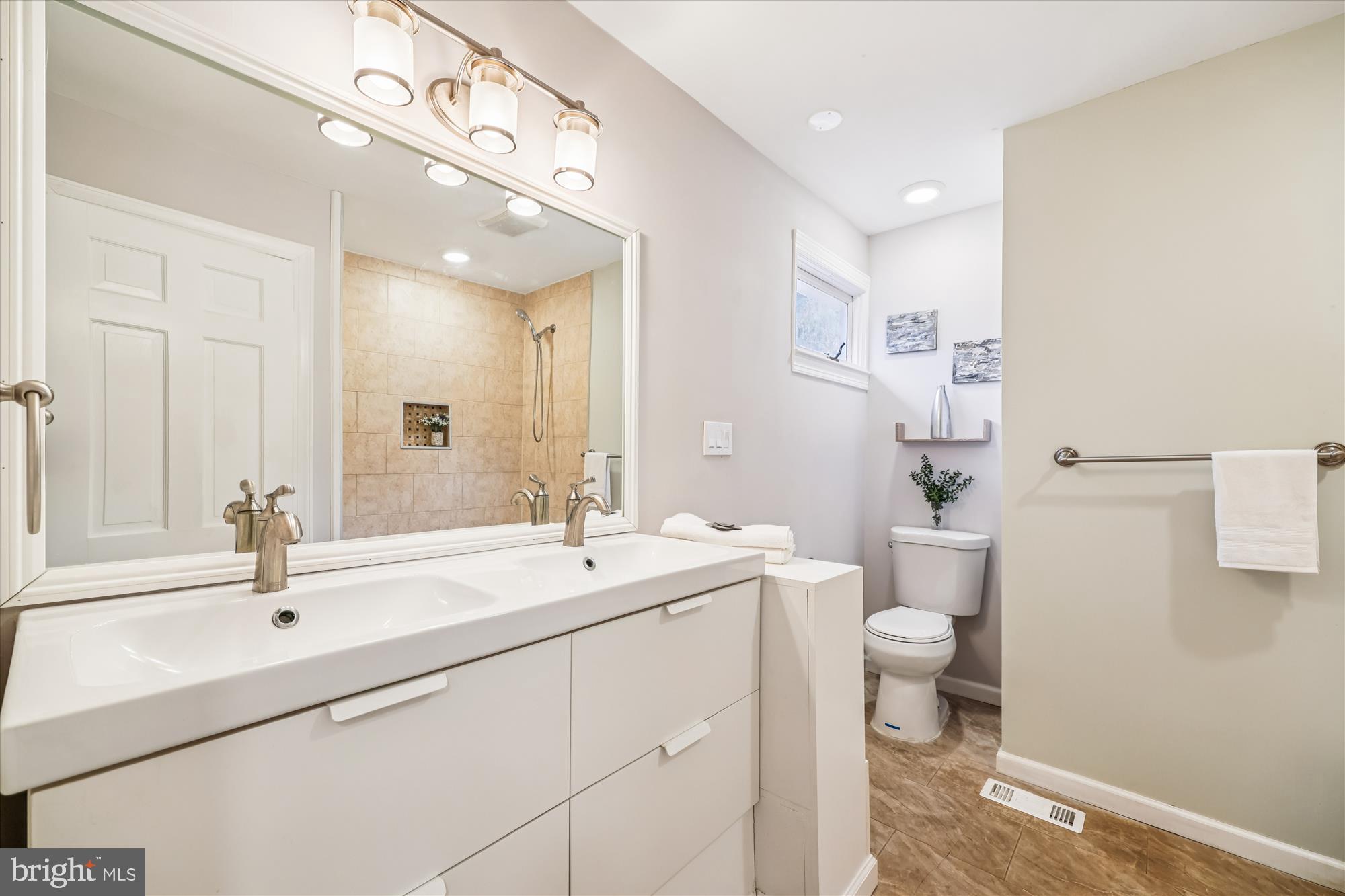 DARNESTOWN OUTSIDE - Residential