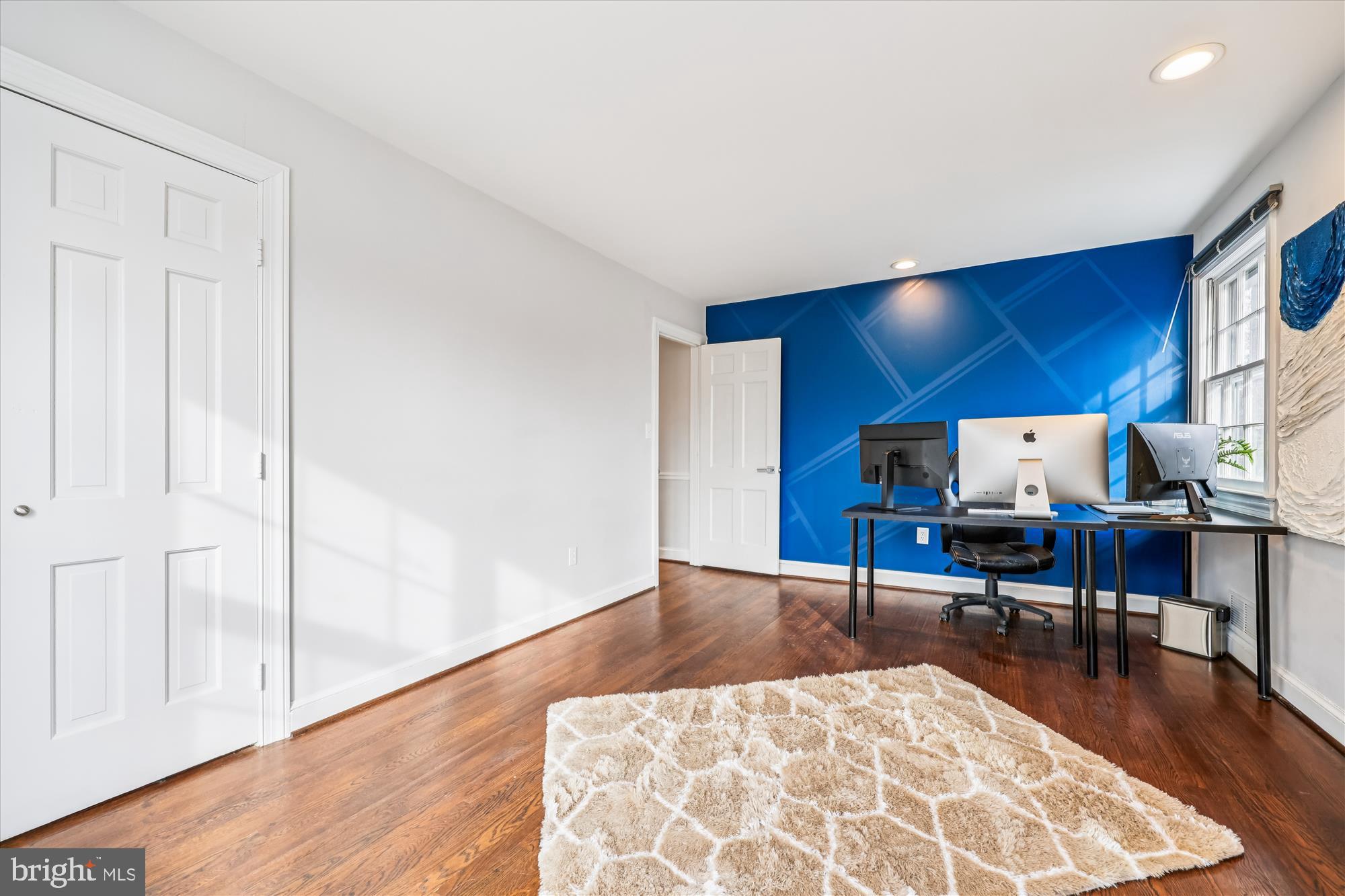 DARNESTOWN OUTSIDE - Residential