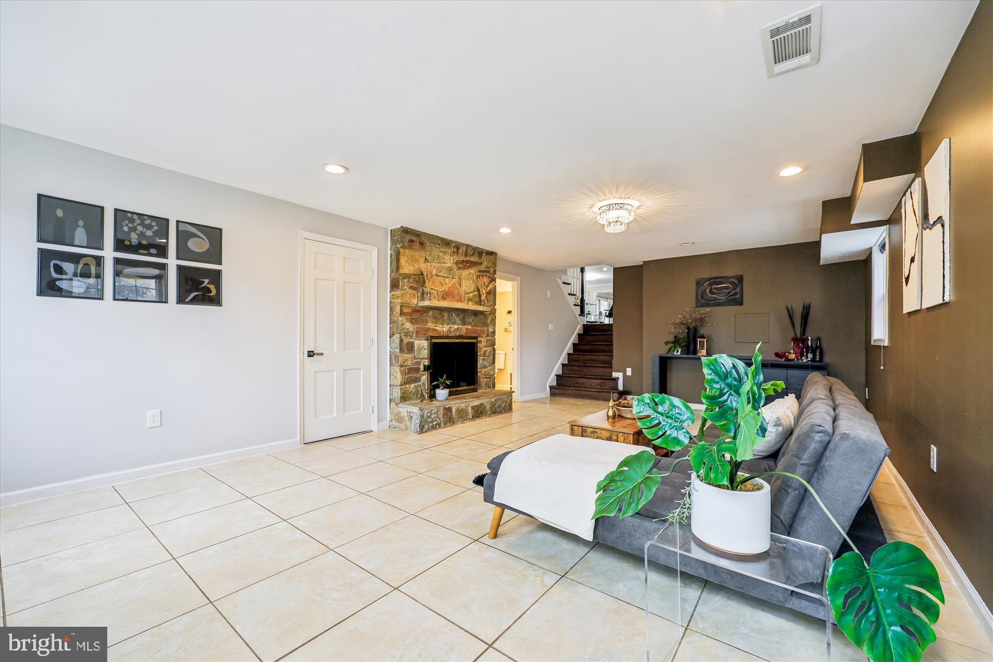 DARNESTOWN OUTSIDE - Residential