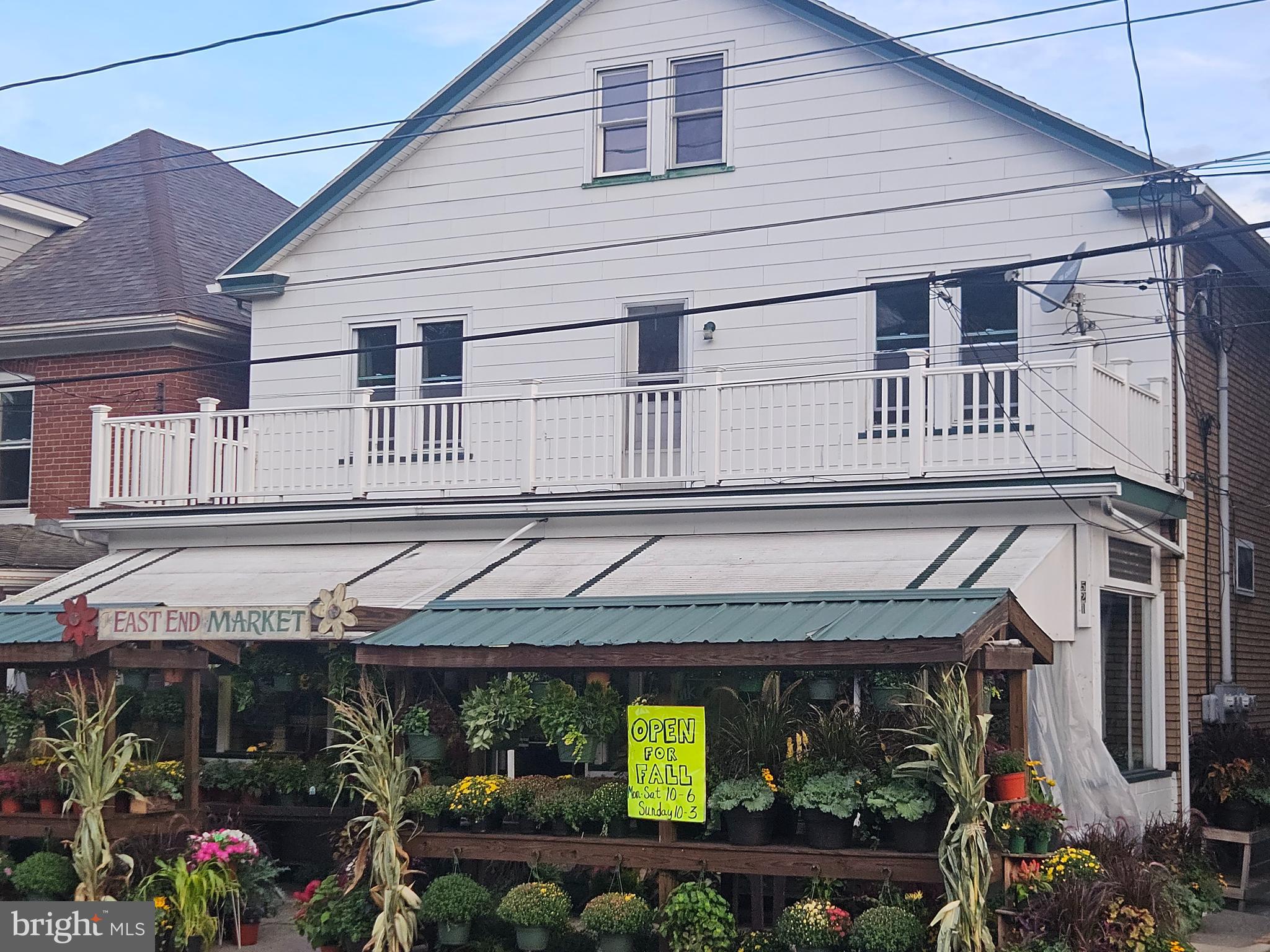 Very spacious and well kept 2 bedroom, 2nd floor apt. New Kitchen cabinets, Big rooms, newer flooring, and a huge raised porch area is a great spot to watch the parades in town. Unit come with an off street parking spot. $40application fee for anyone over 18 and a completed application are required.
Electric heat
NO Pets
No Smoking or vaping
Includes water, sewer, trash