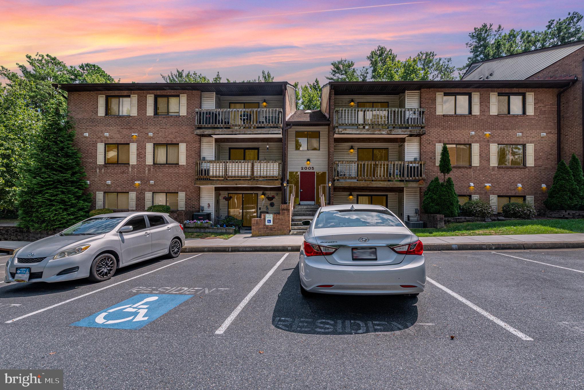 Welcome to this 2 bed, 2 bath condo with new flooring, paint, and other features. Well maintained and easy living at a cheap price! Come see it today!