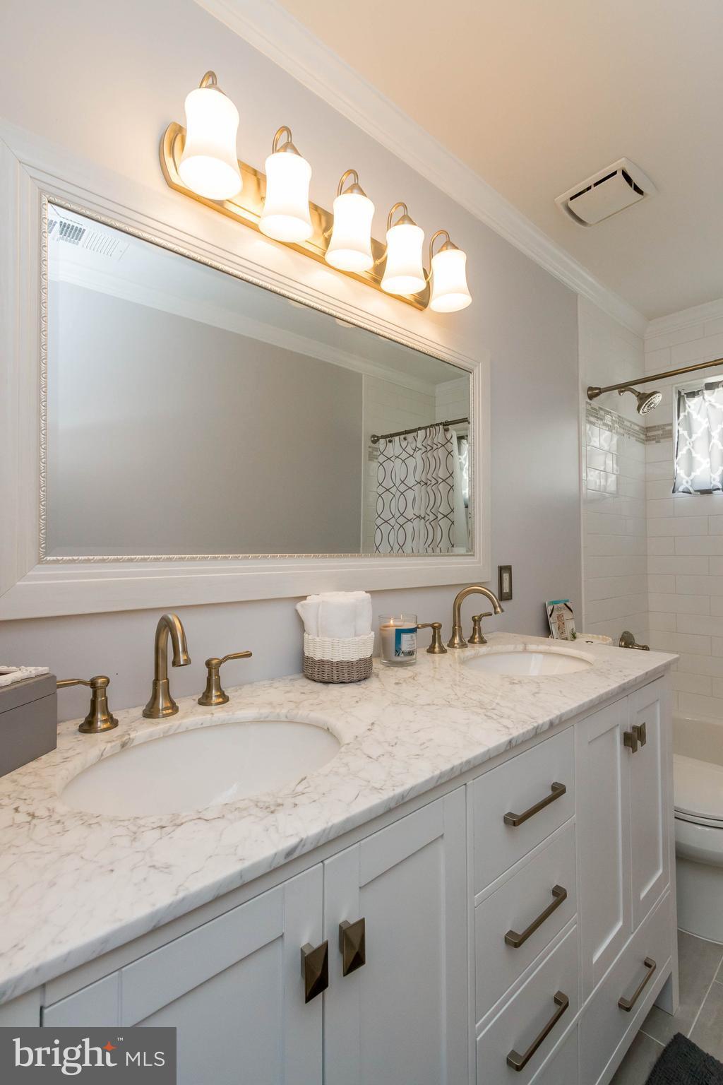 ASHBURN VILLAGE - Residential