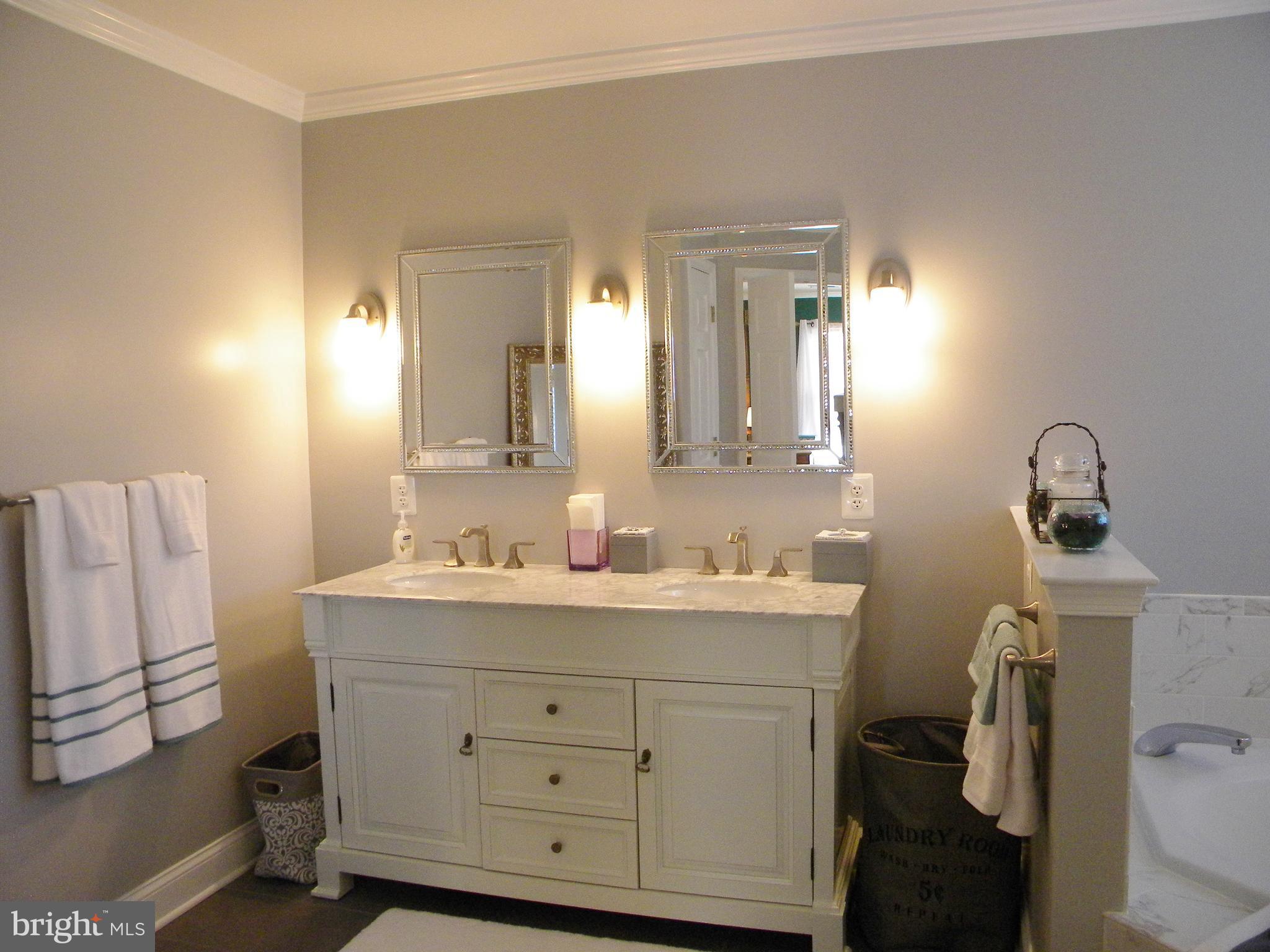 ASHBURN VILLAGE - Residential