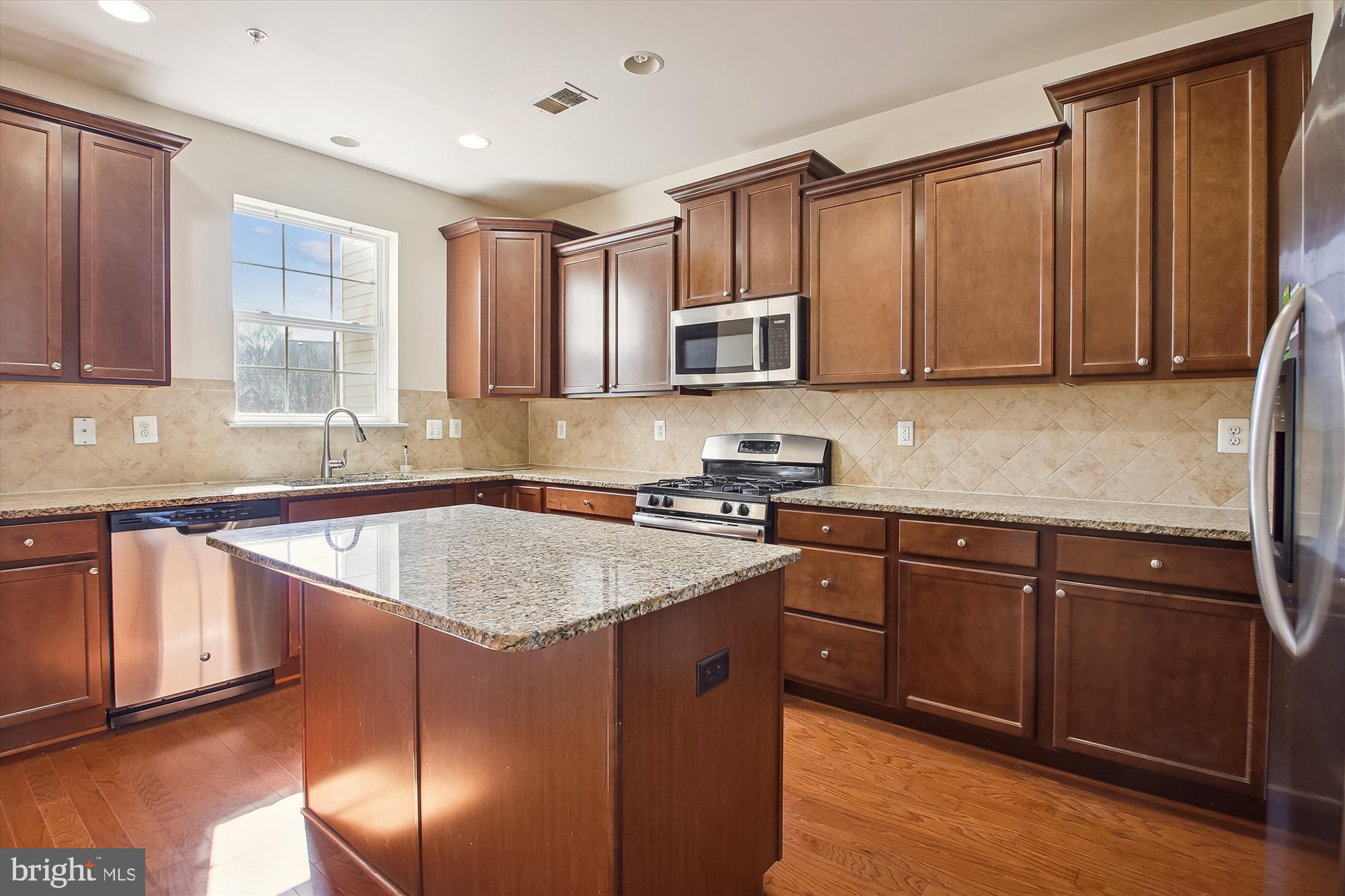 HIGHLAND FARMS - Residential Lease