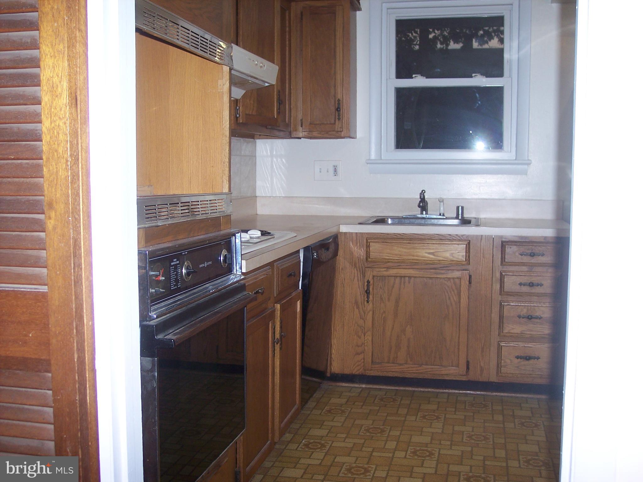 COLLEGE PARK WOODS - Residential Lease