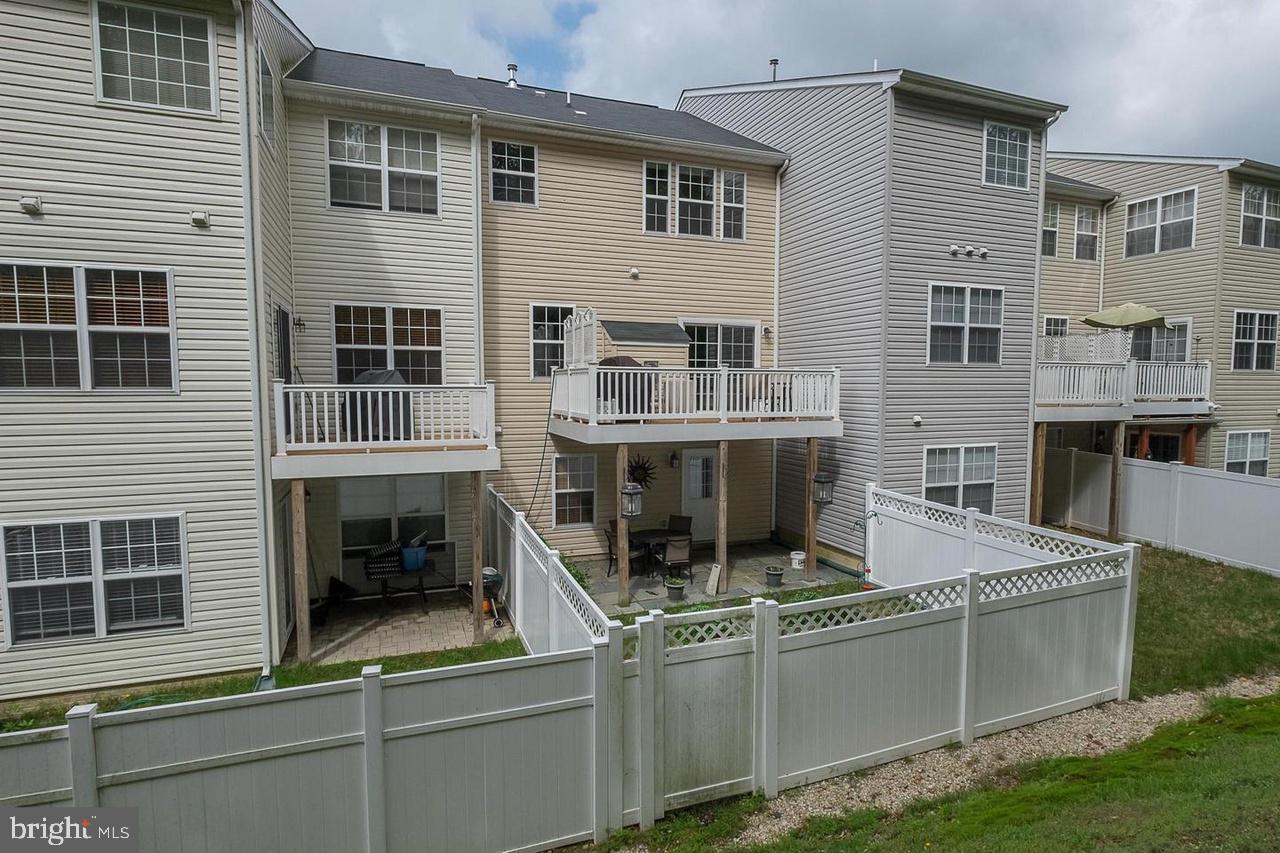 FIELDSTONE FARM - Residential Lease