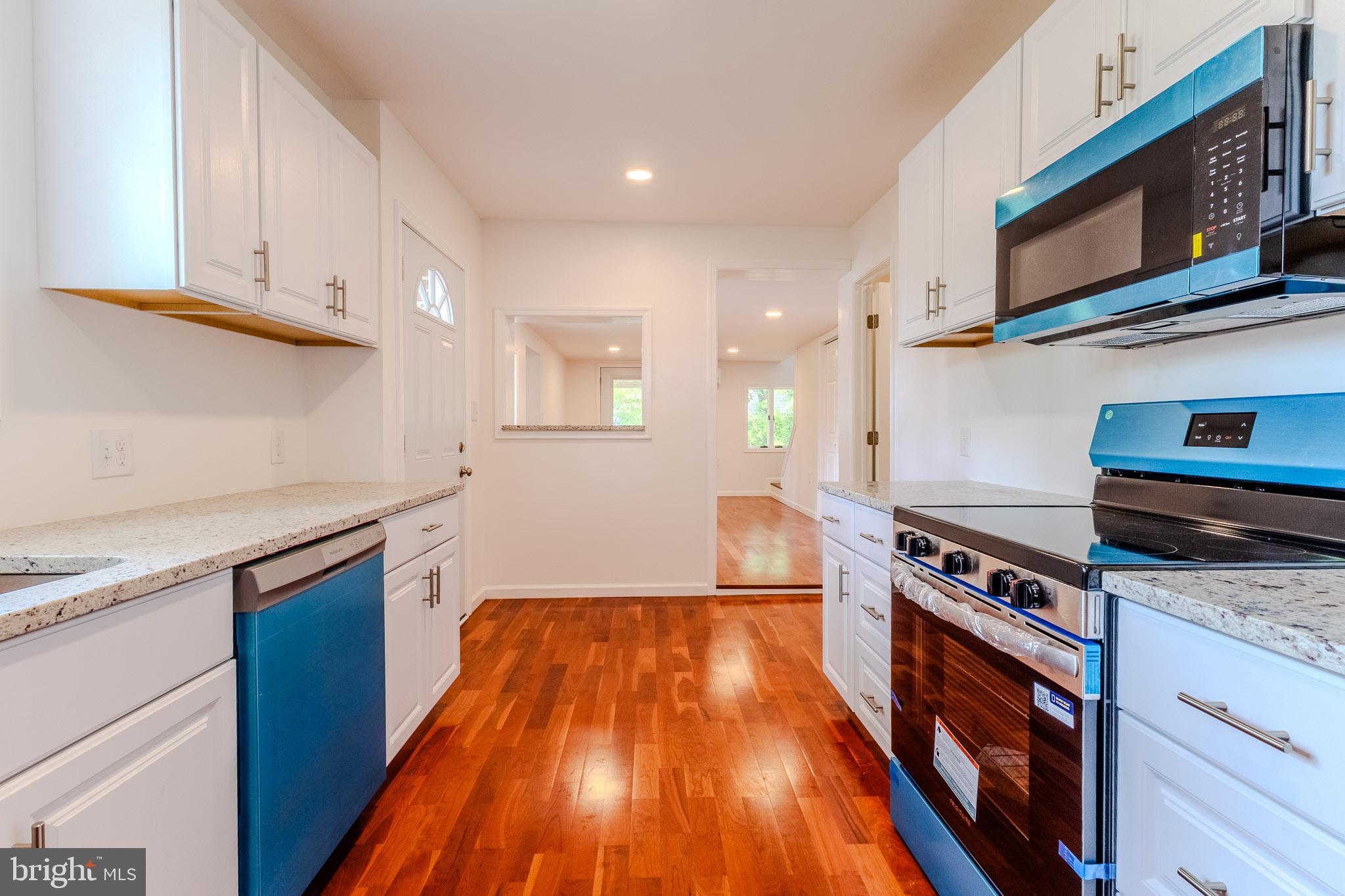 WOODLAND BEACH - Residential