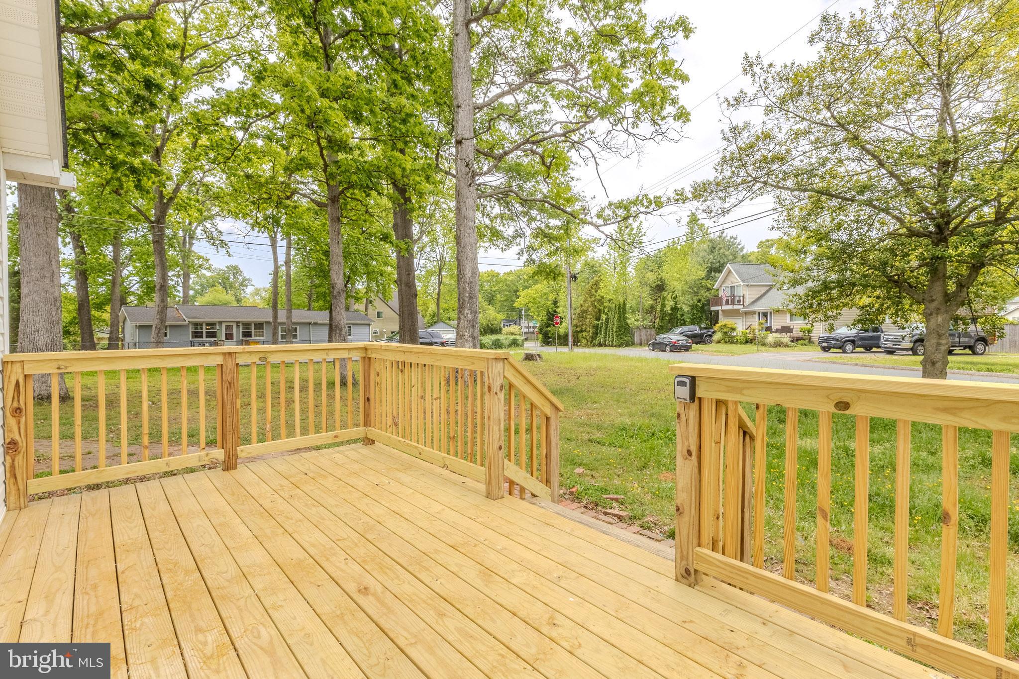 WOODLAND BEACH - Residential