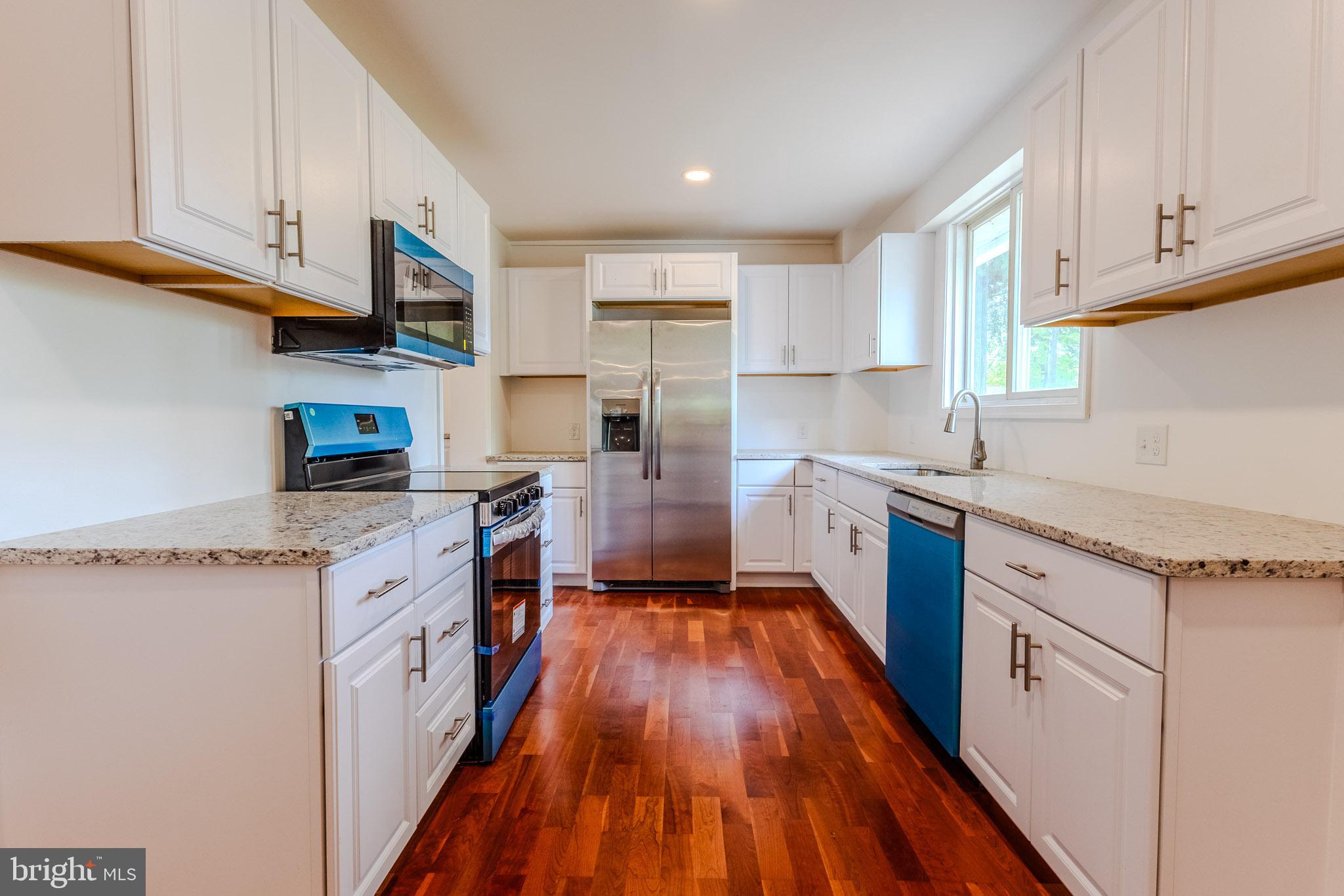 WOODLAND BEACH - Residential