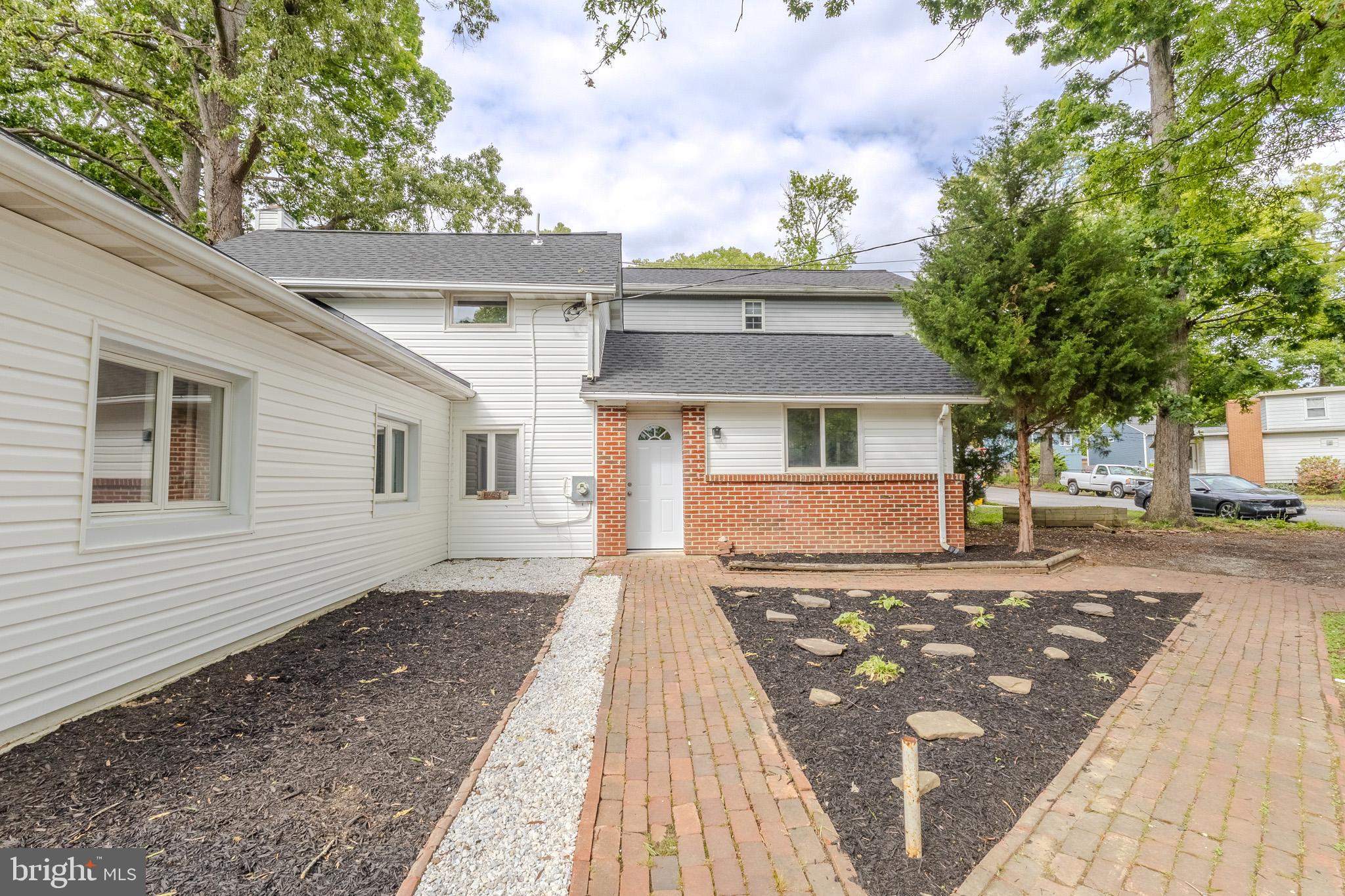 WOODLAND BEACH - Residential
