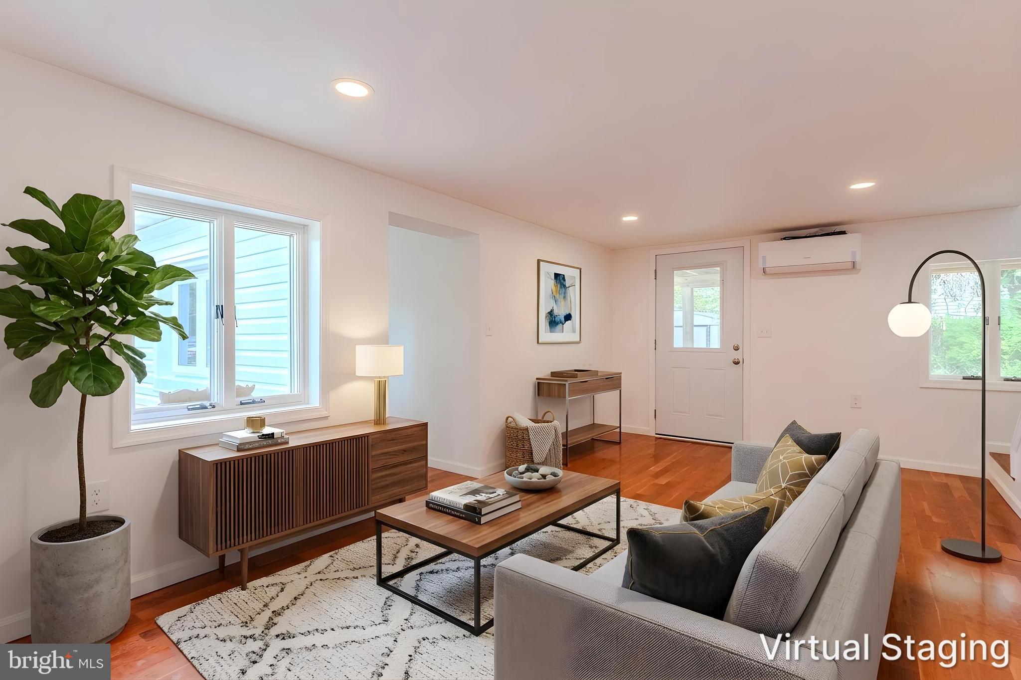 WOODLAND BEACH - Residential