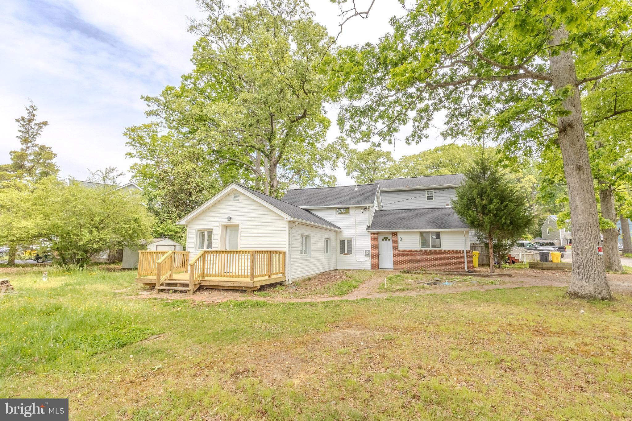 WOODLAND BEACH - Residential
