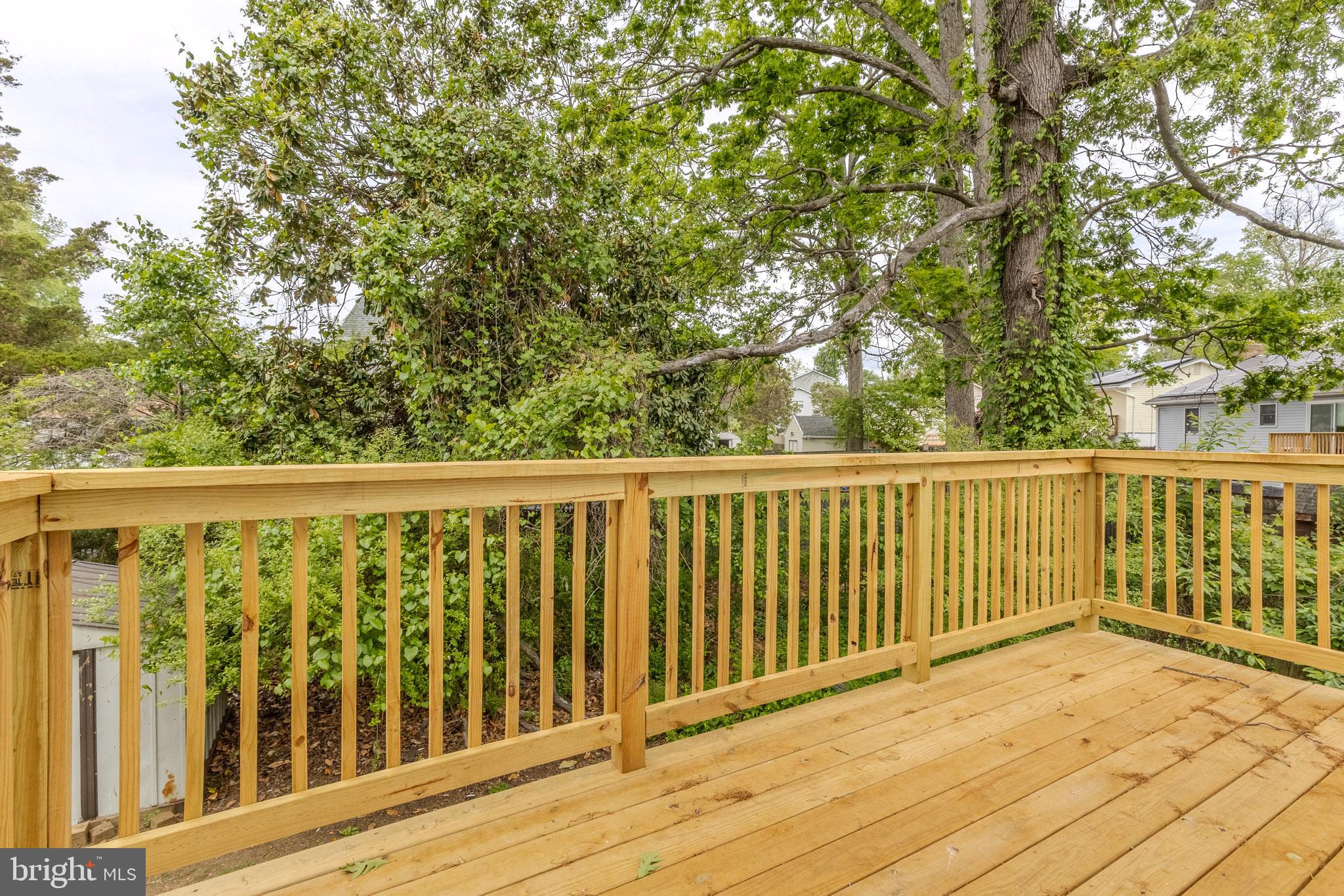 WOODLAND BEACH - Residential
