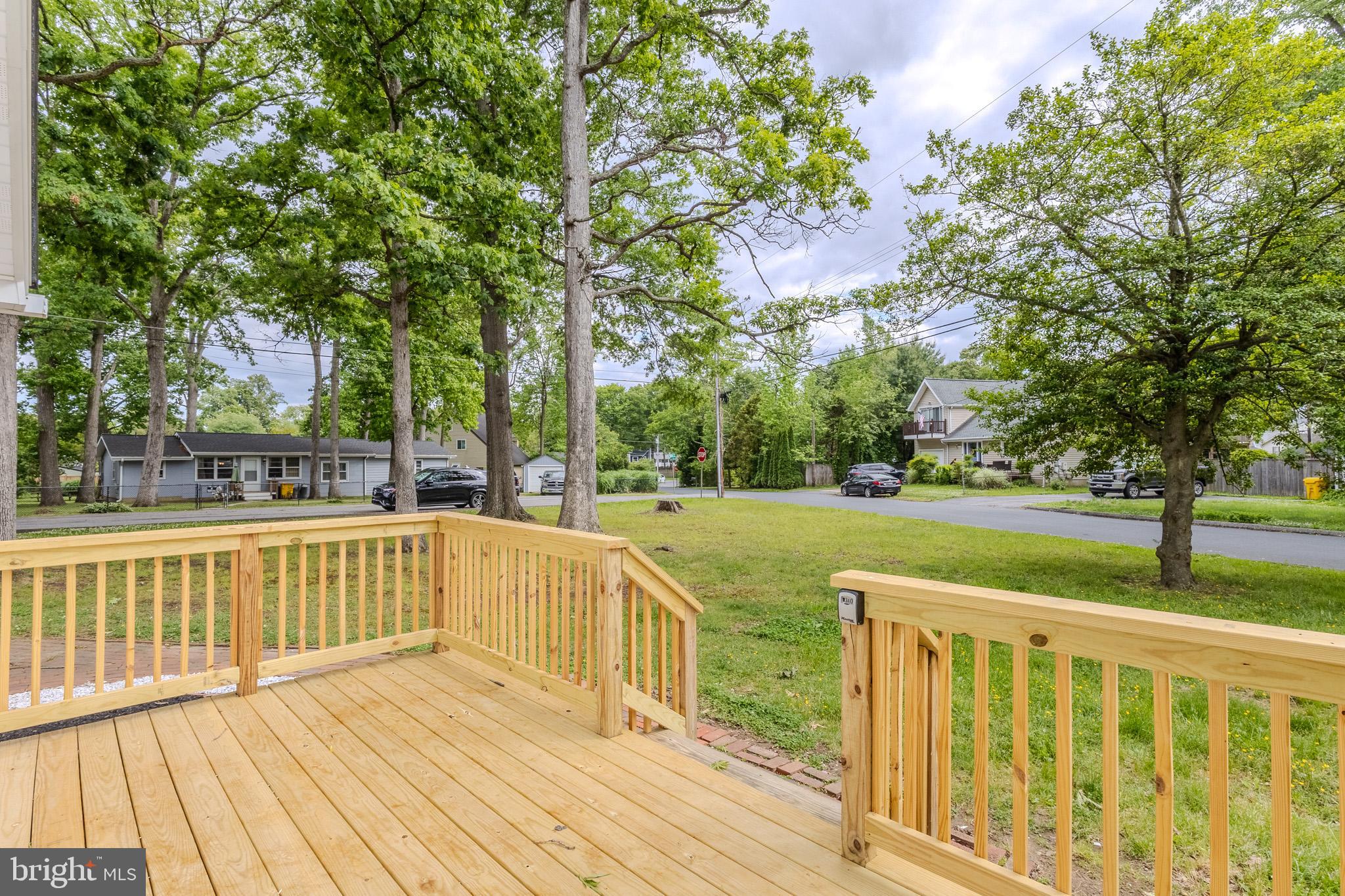 WOODLAND BEACH - Residential