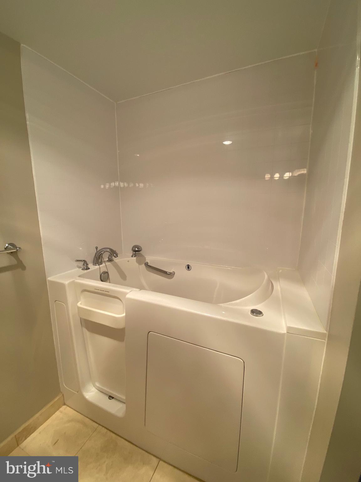 LANSDOWNE WOODS - Residential