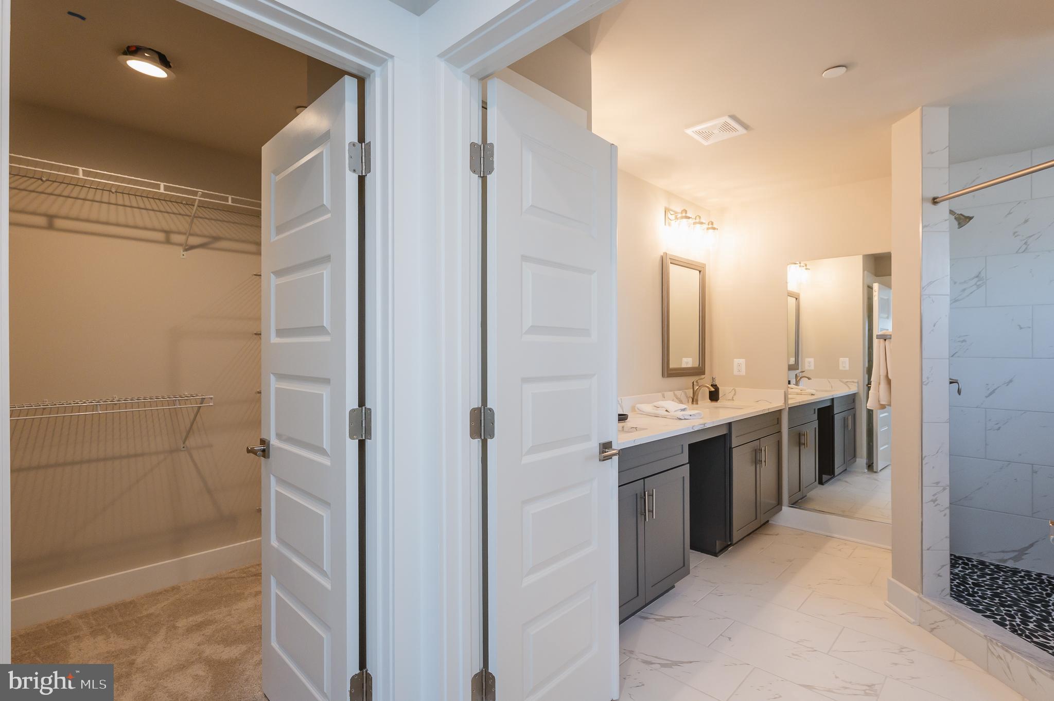 LIONS CROSSING - Residential