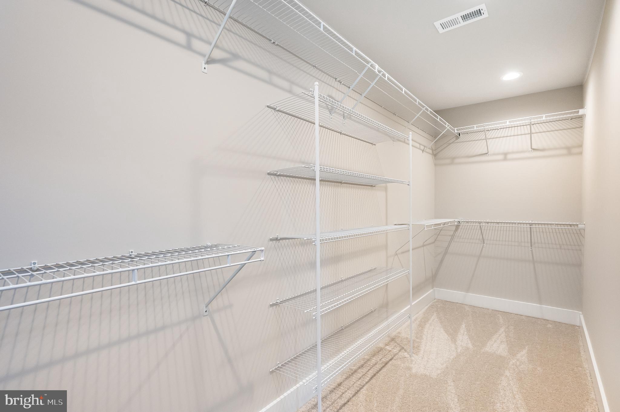 LIONS CROSSING - Residential