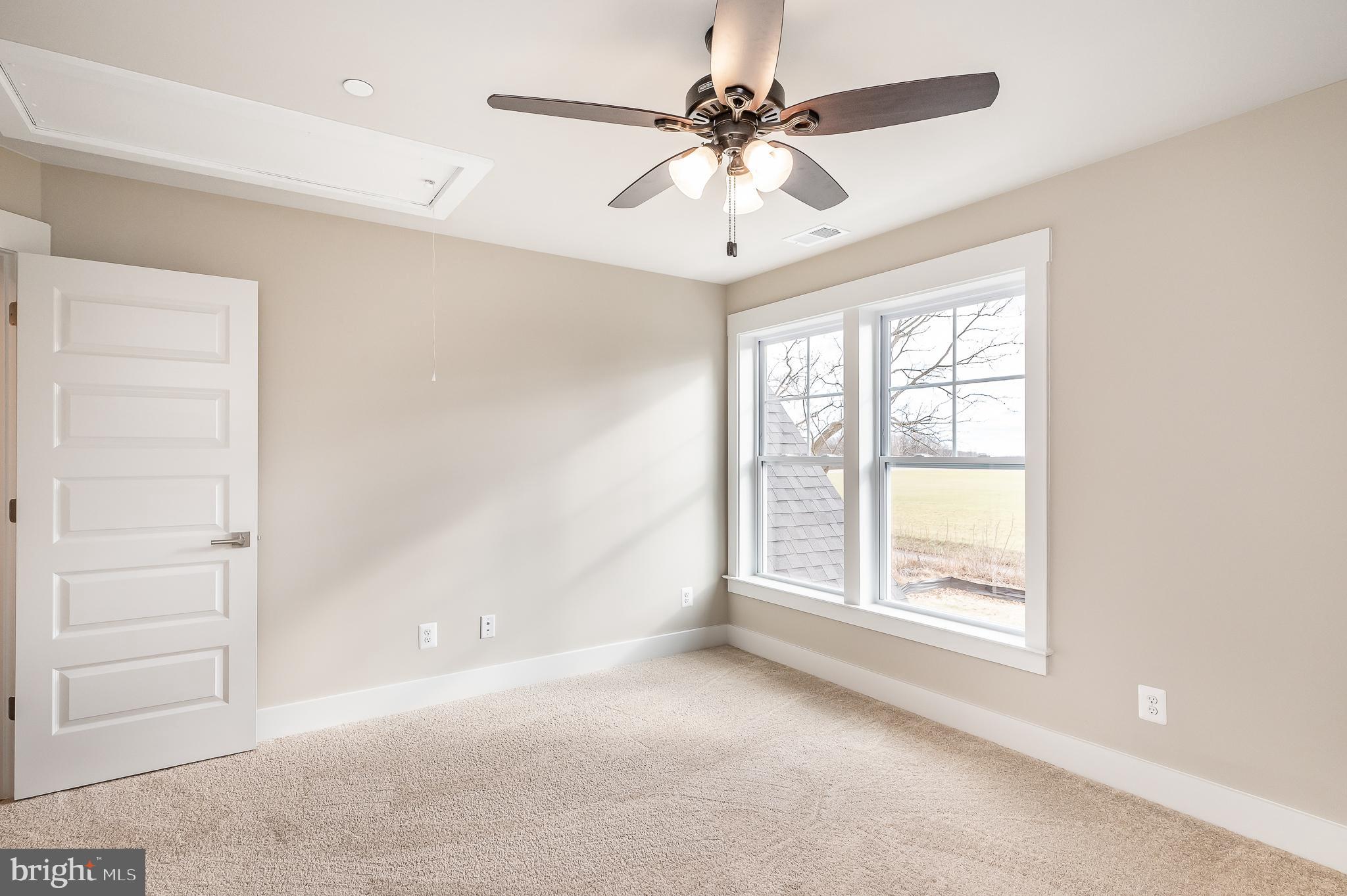 LIONS CROSSING - Residential