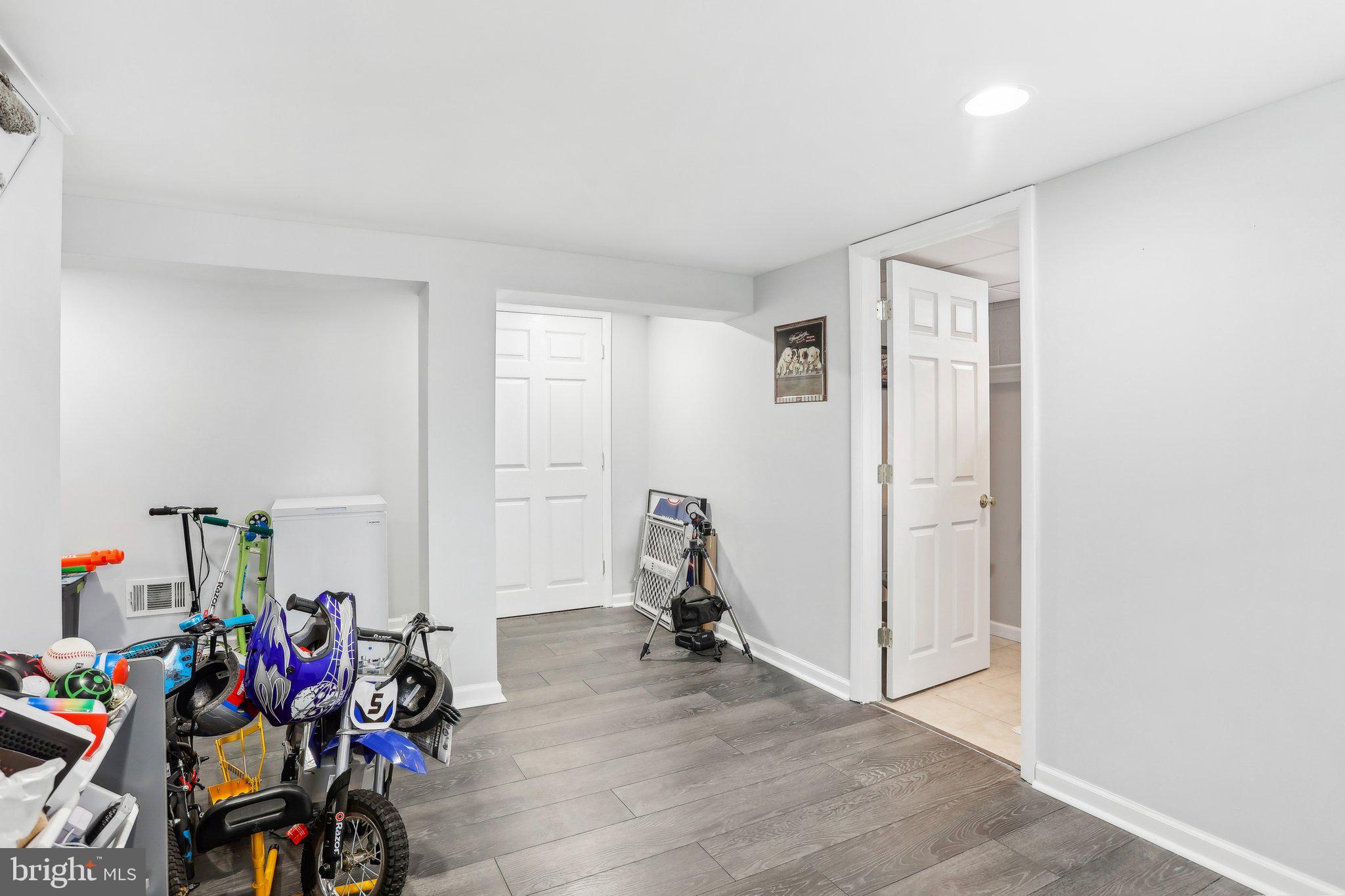 LESTER - Residential