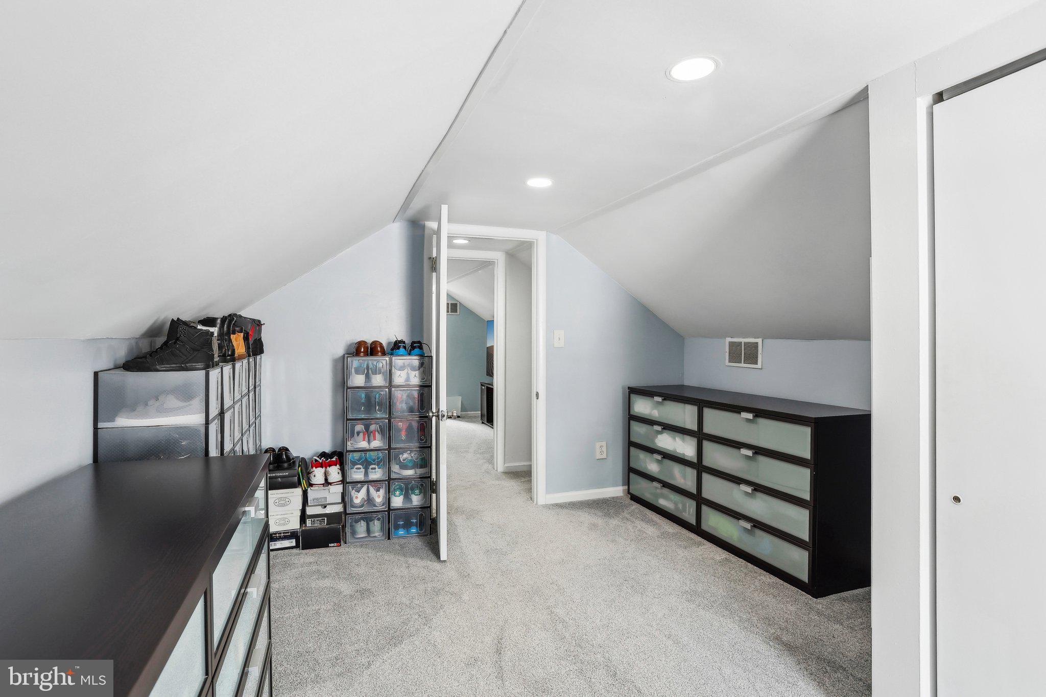 LESTER - Residential