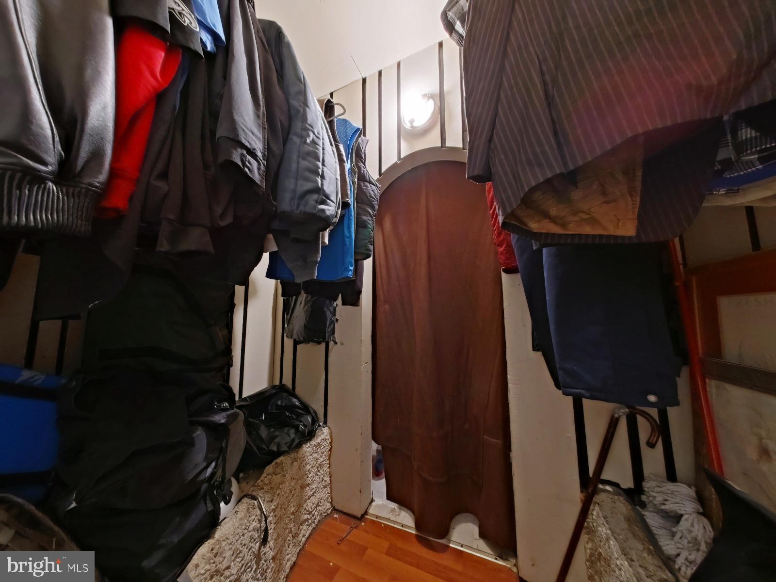 FRANKFORD - Commercial Sale