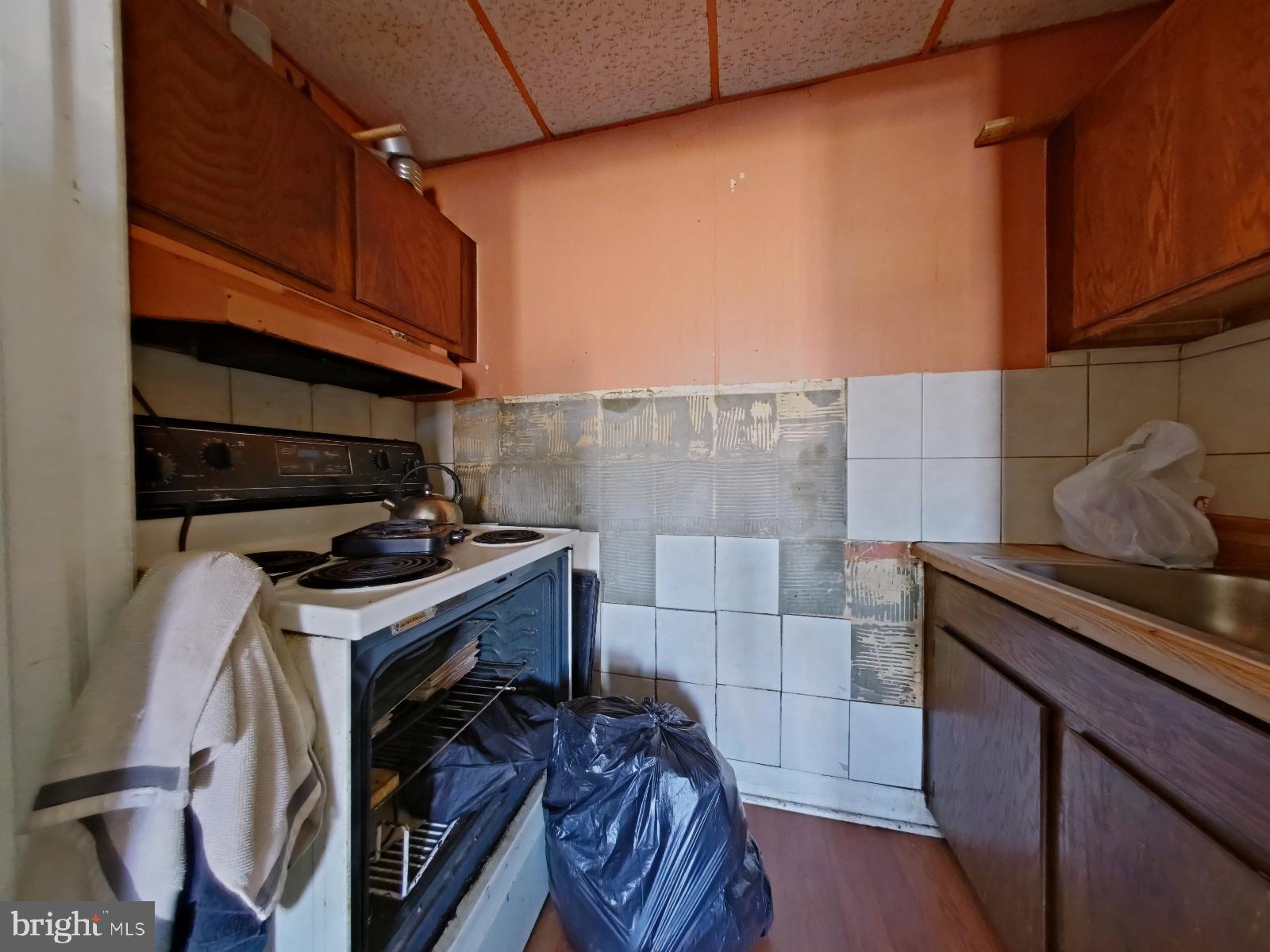 FRANKFORD - Commercial Sale