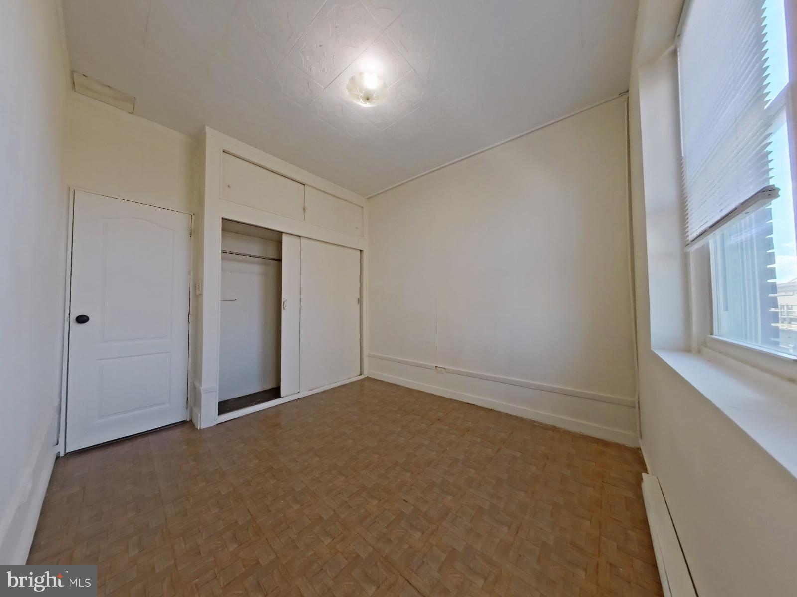 FRANKFORD - Commercial Sale