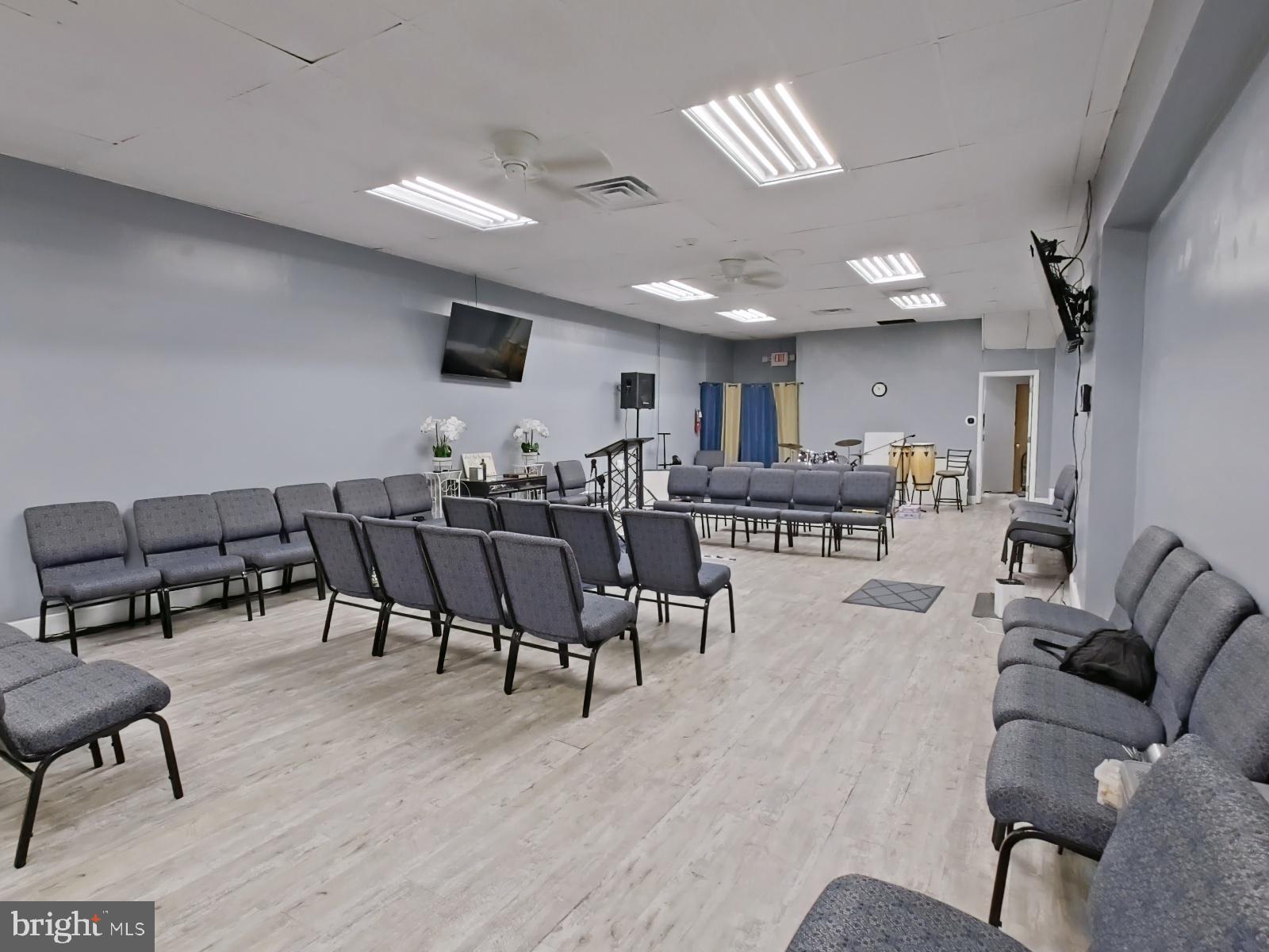 FRANKFORD - Commercial Sale