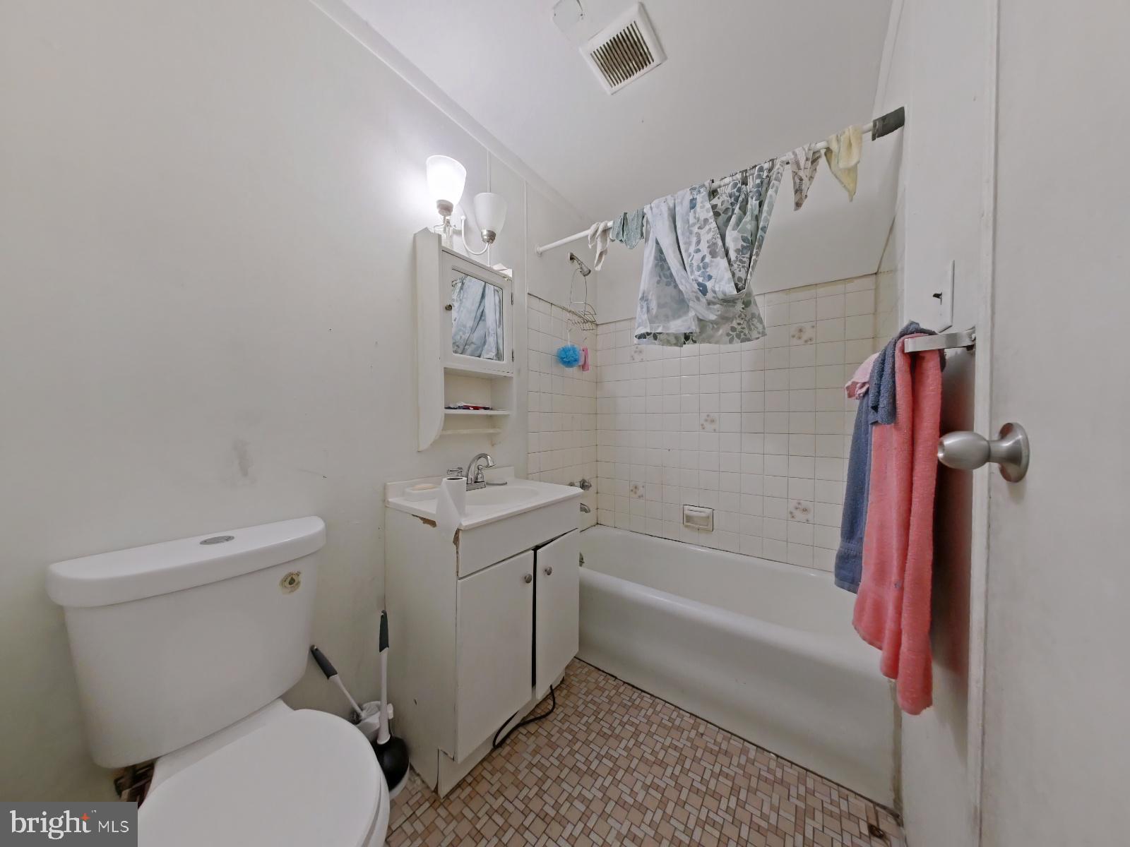 FRANKFORD - Commercial Sale