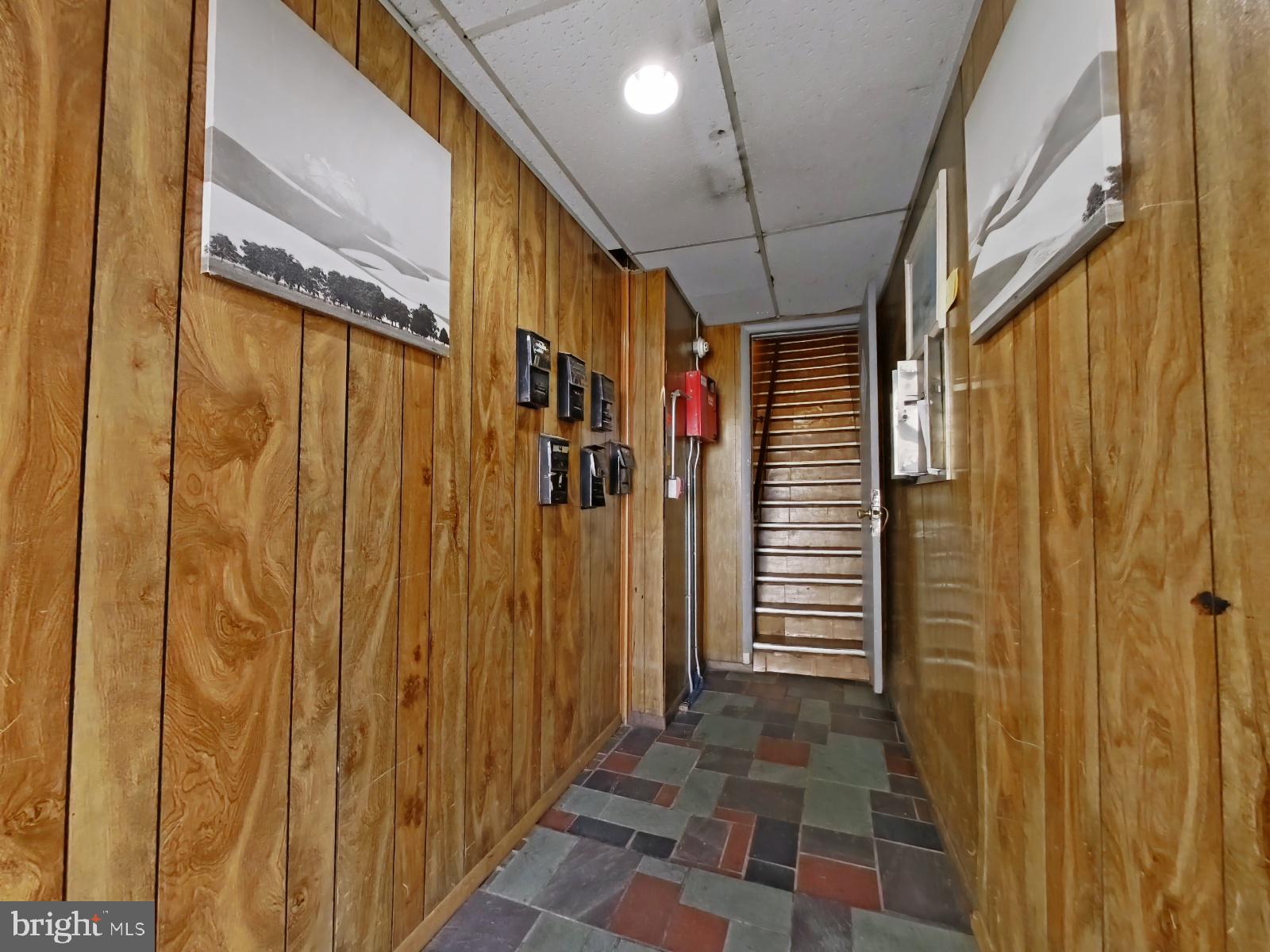 FRANKFORD - Commercial Sale