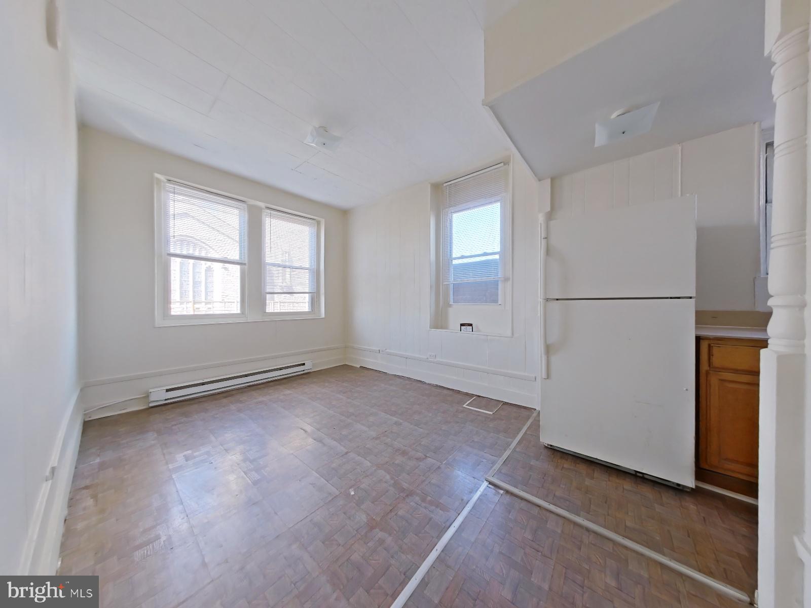 FRANKFORD - Commercial Sale