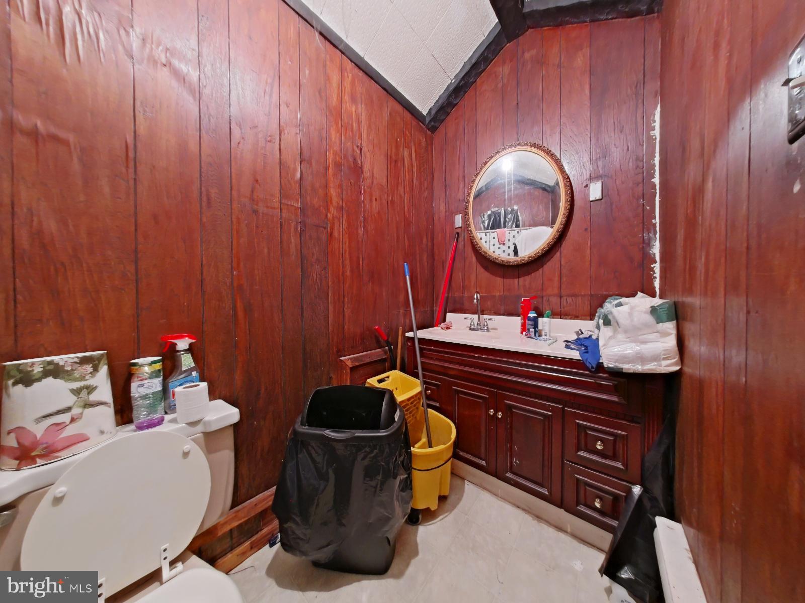 FRANKFORD - Commercial Sale