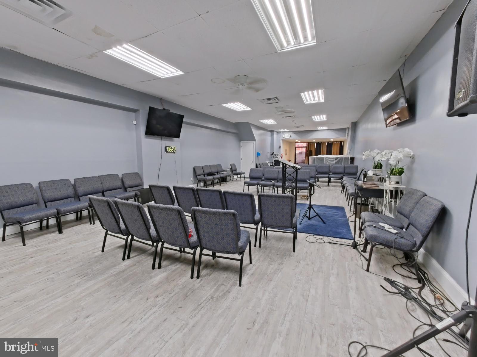 FRANKFORD - Commercial Sale