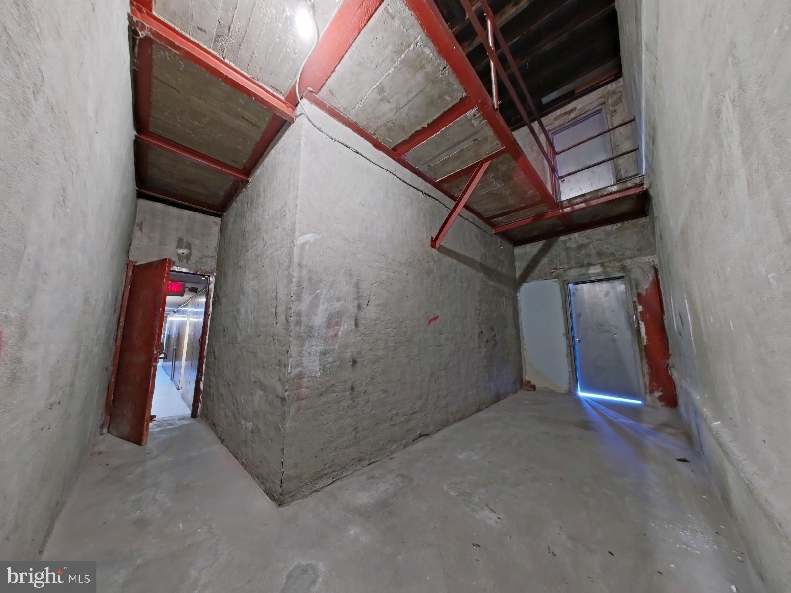 FRANKFORD - Commercial Sale