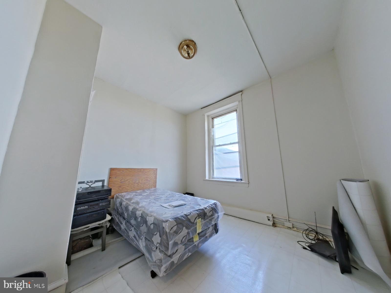 FRANKFORD - Commercial Sale