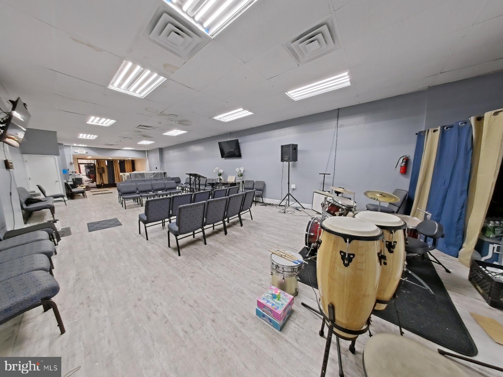 FRANKFORD - Commercial Sale