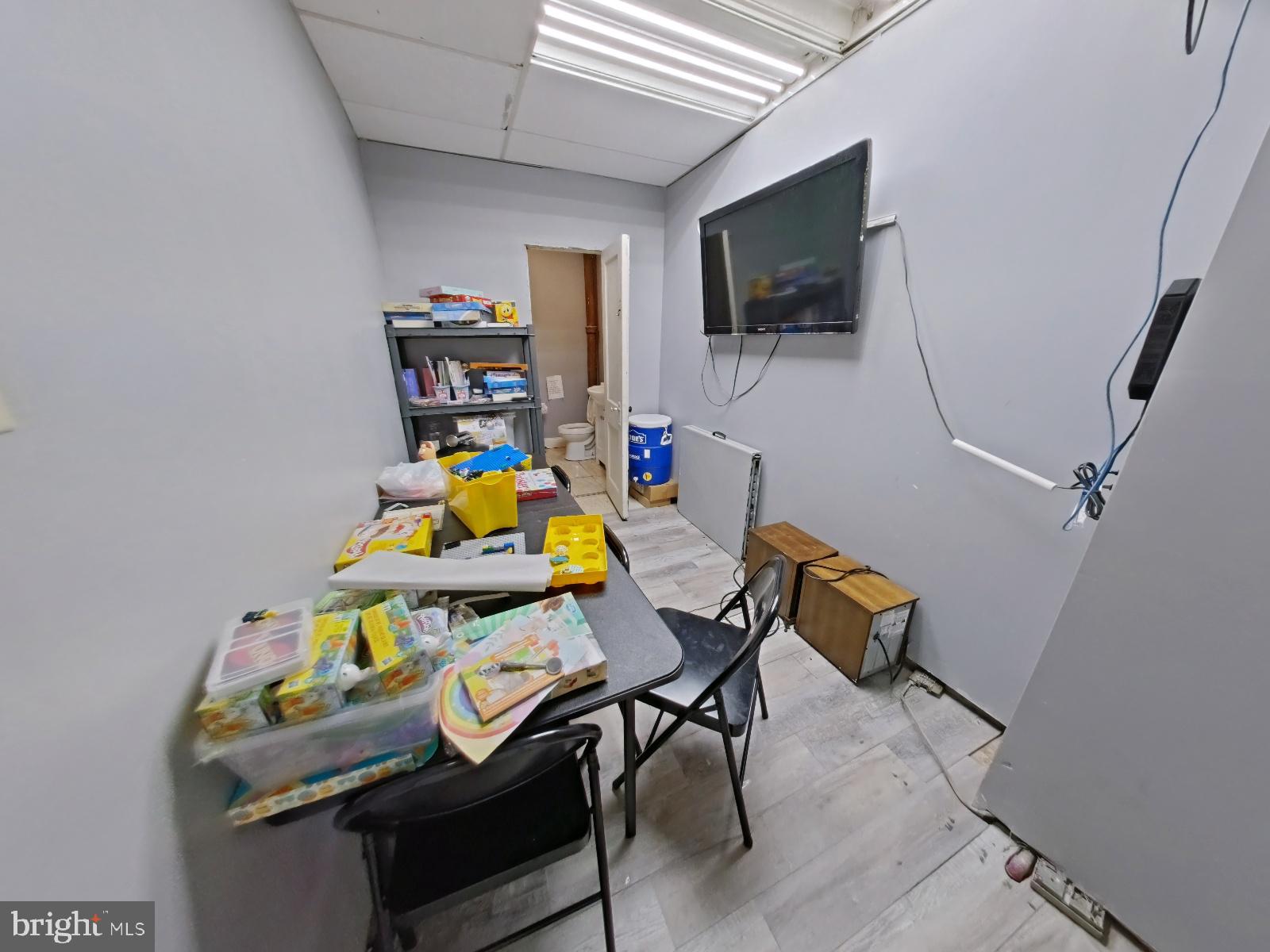 FRANKFORD - Commercial Sale