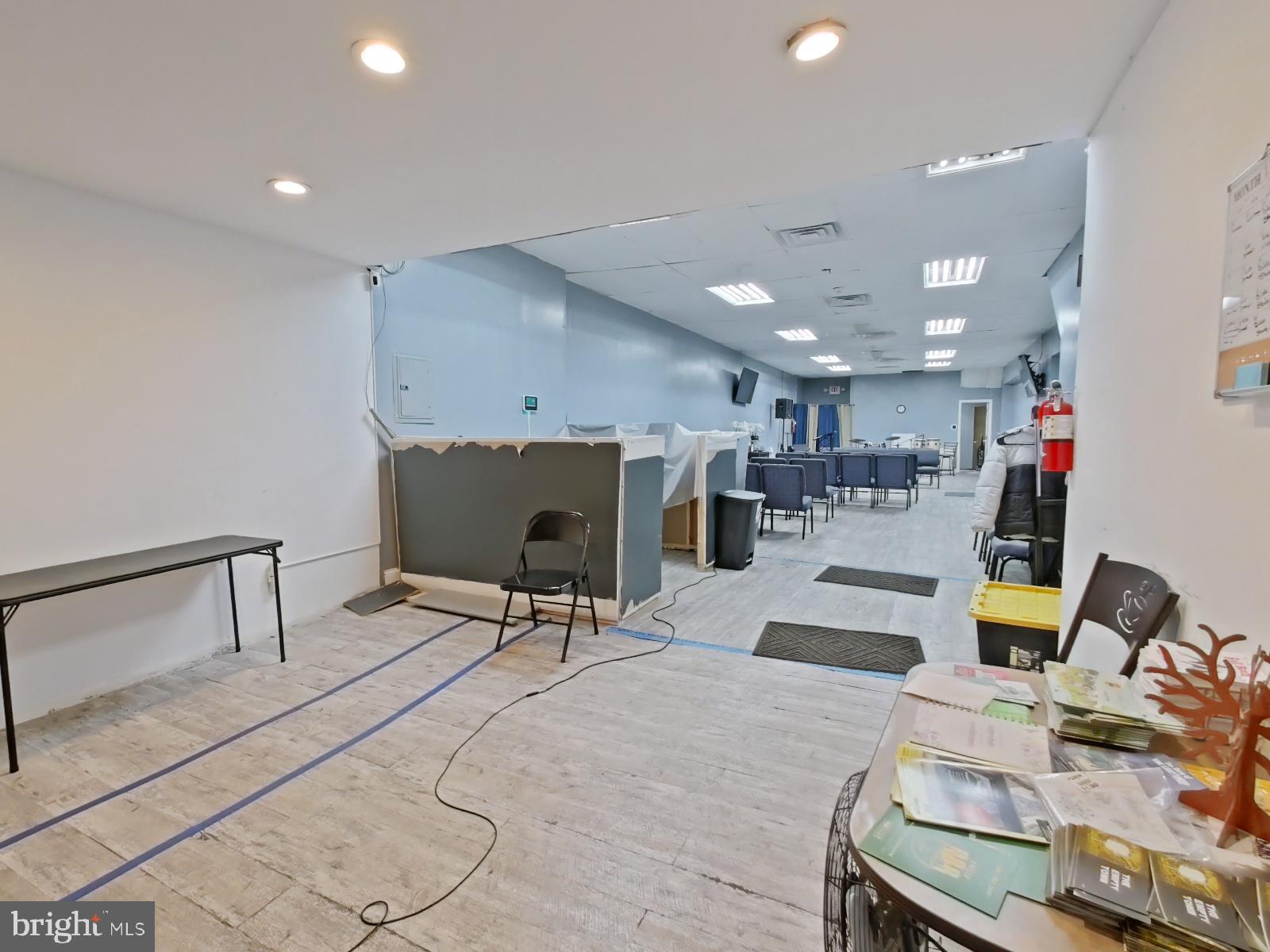 FRANKFORD - Commercial Sale