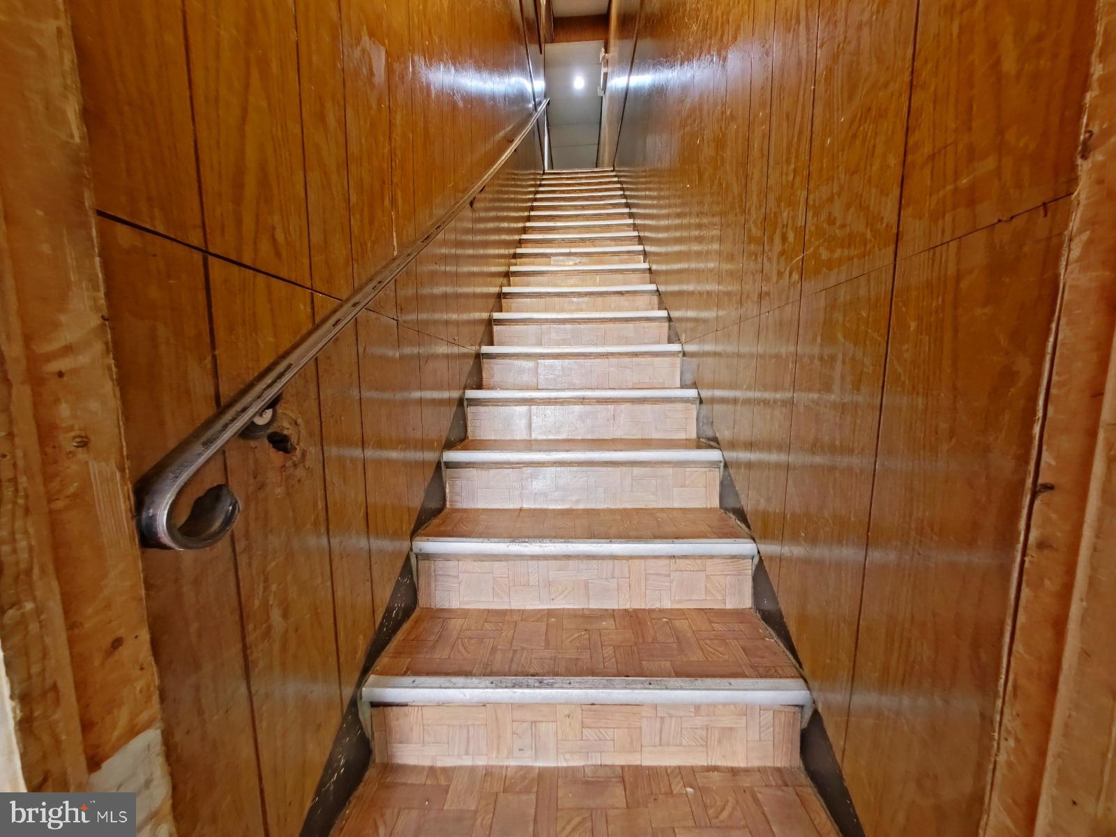 FRANKFORD - Commercial Sale