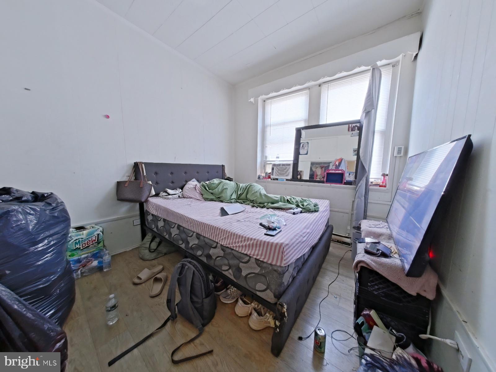 FRANKFORD - Commercial Sale