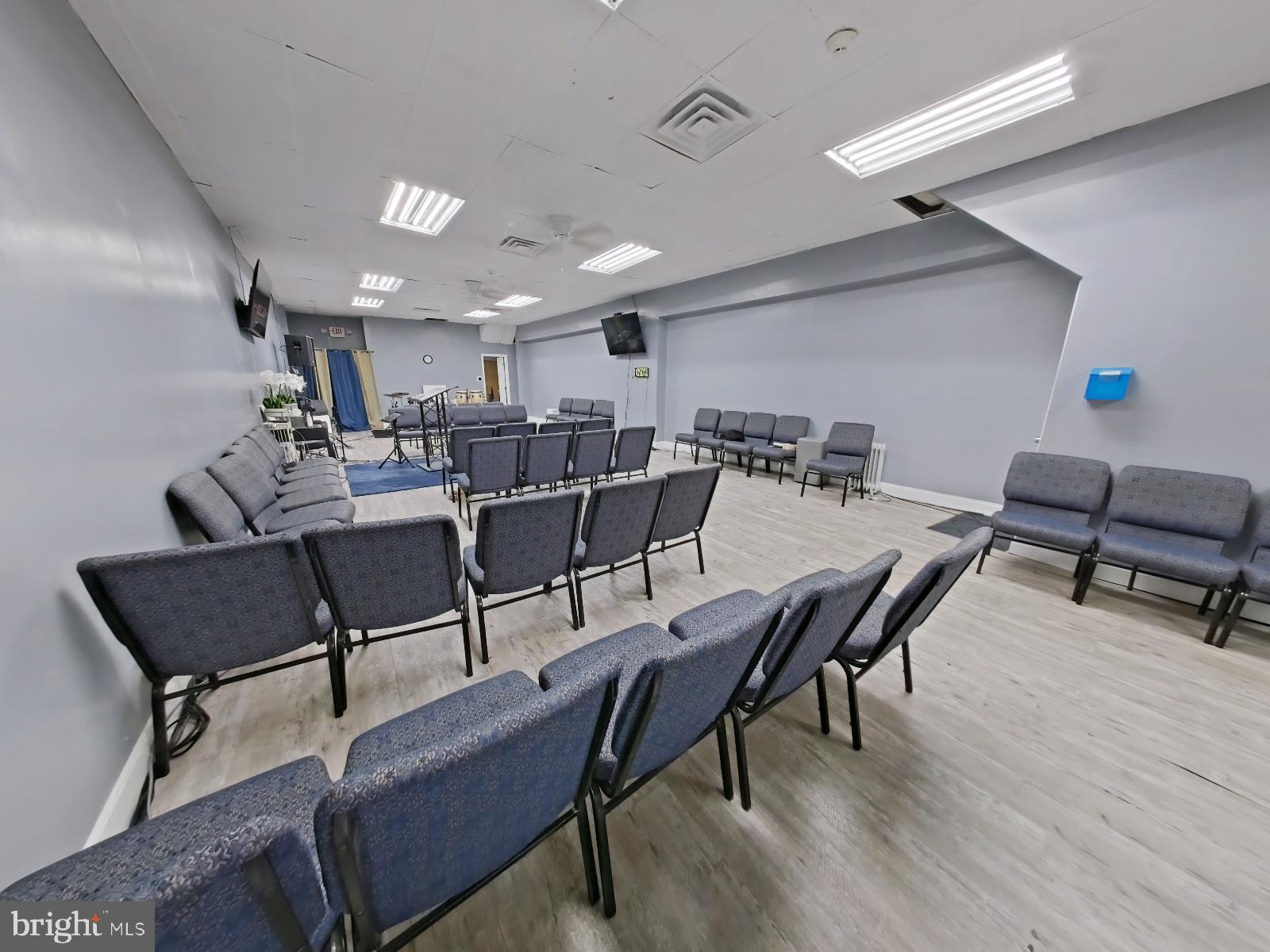 FRANKFORD - Commercial Sale