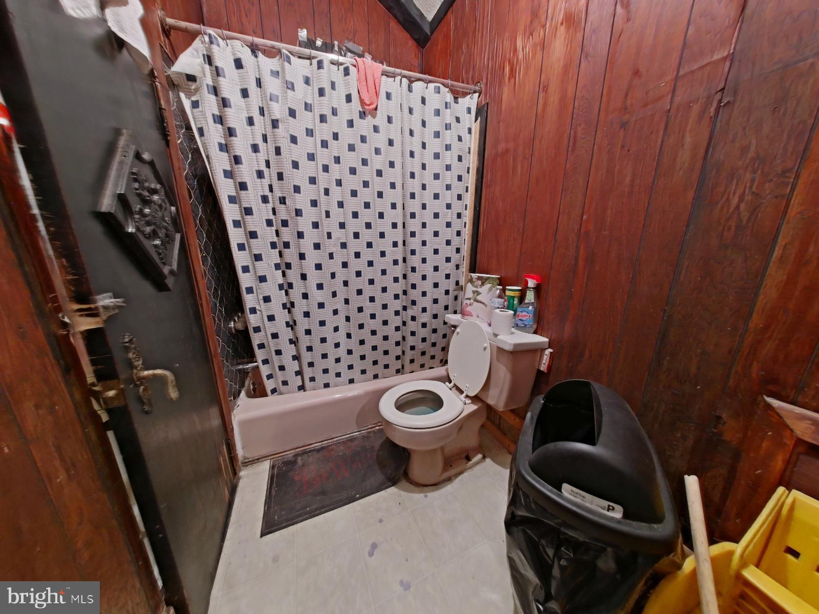 FRANKFORD - Commercial Sale