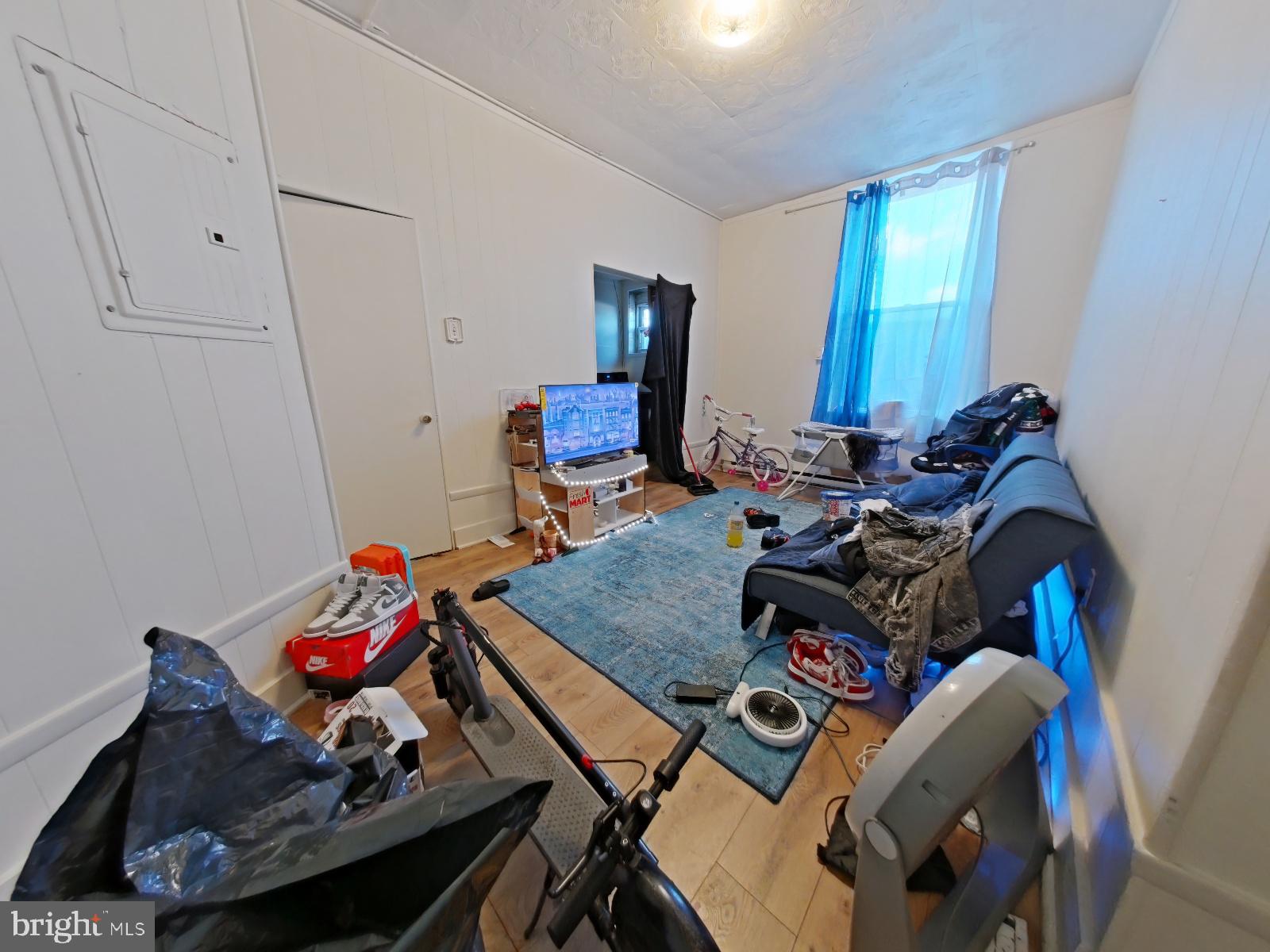 FRANKFORD - Commercial Sale