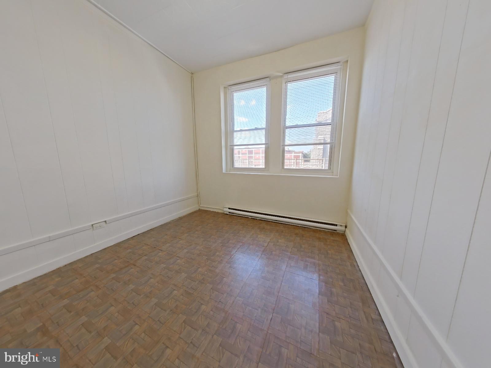 FRANKFORD - Commercial Sale