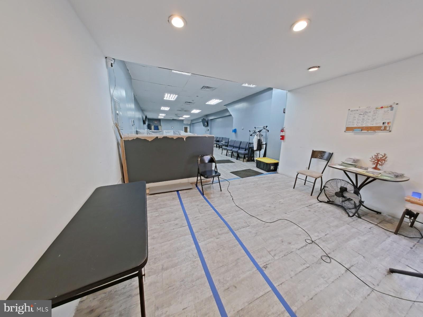 FRANKFORD - Commercial Sale