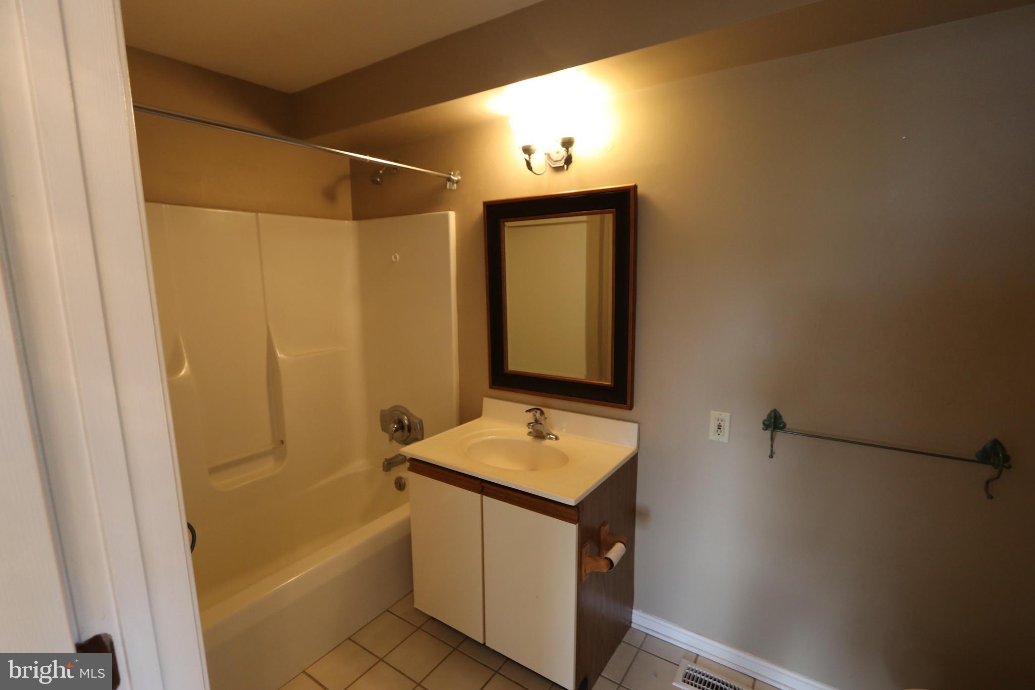 THOMPSON CREEK CONDOS - Residential Lease