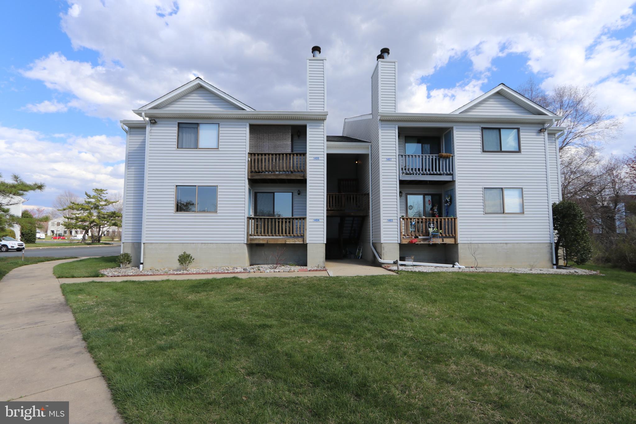AVAILABLE IMMEDIATELY 3br 2bth, fresh paint,1st floor primary with full bath, fireplace, great view of pond from balcony, plenty of parking, Community pool, clubhouse and tennis courts, less than 5 minutes to Bay Bridge and shopping is just around the corner, boat ramp less than a mile away, EZ living on Kent Island. Not to mention one of the few areas that are not usually effected by the beach traffic.