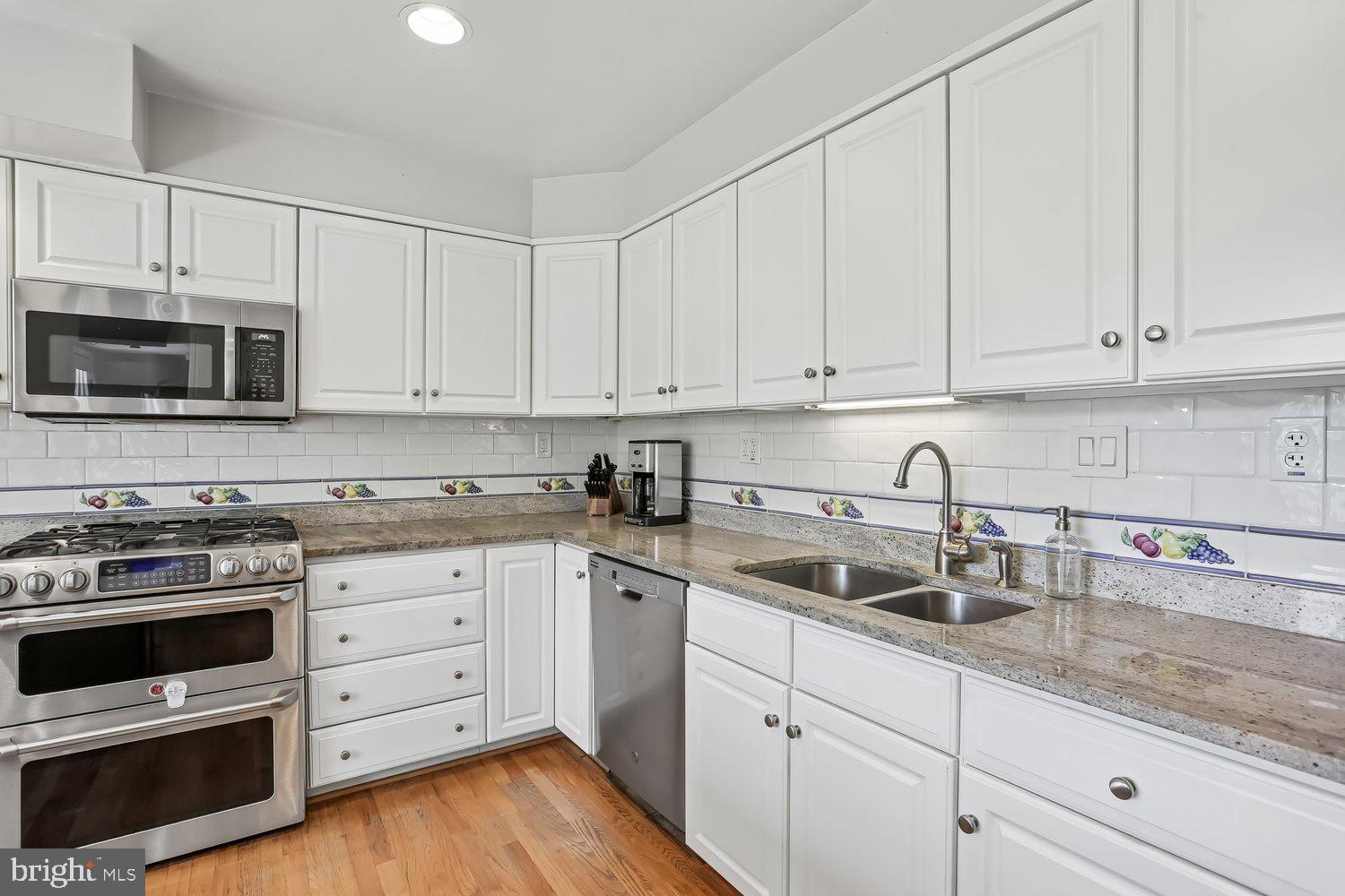 MANOR PARK - Residential