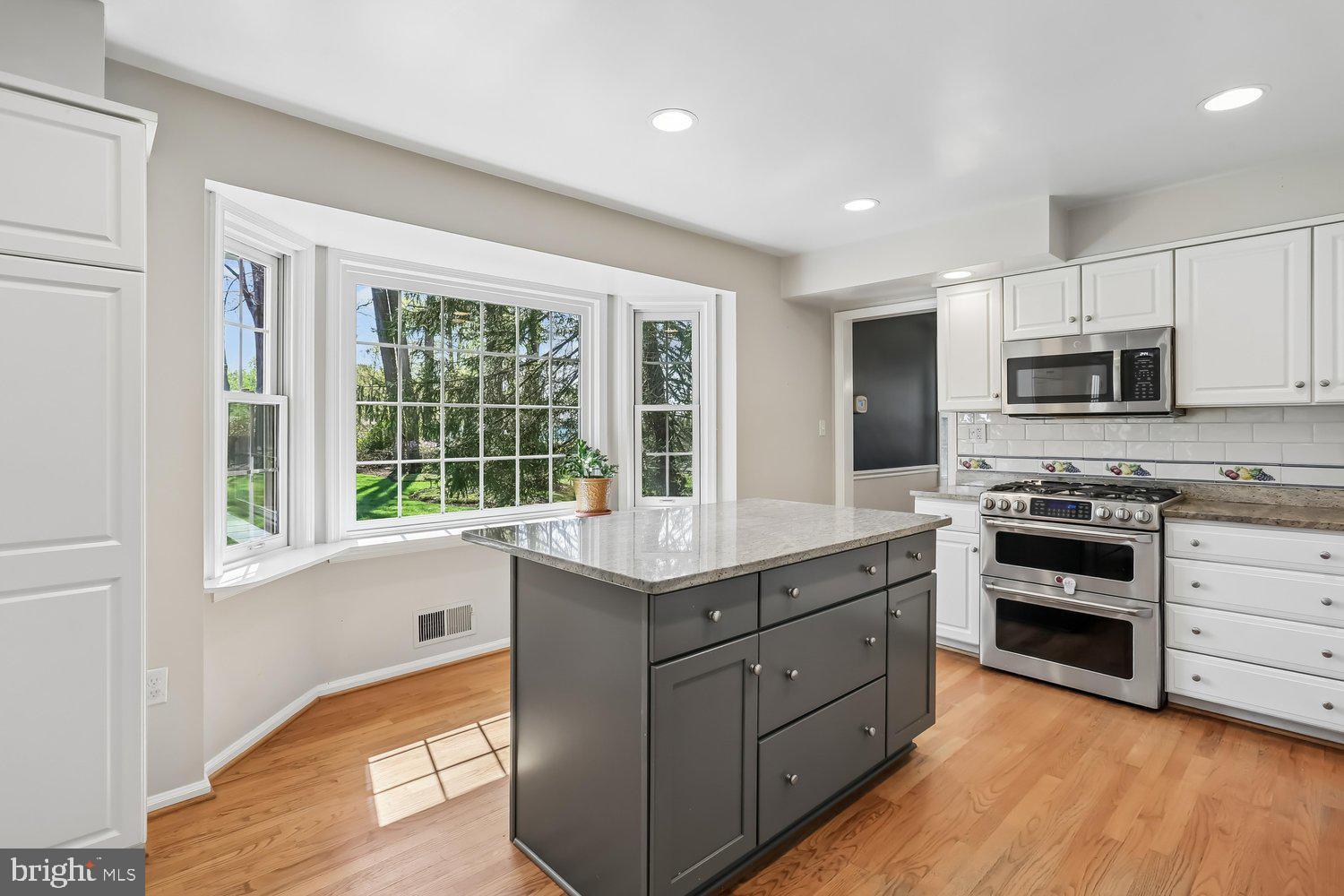 MANOR PARK - Residential