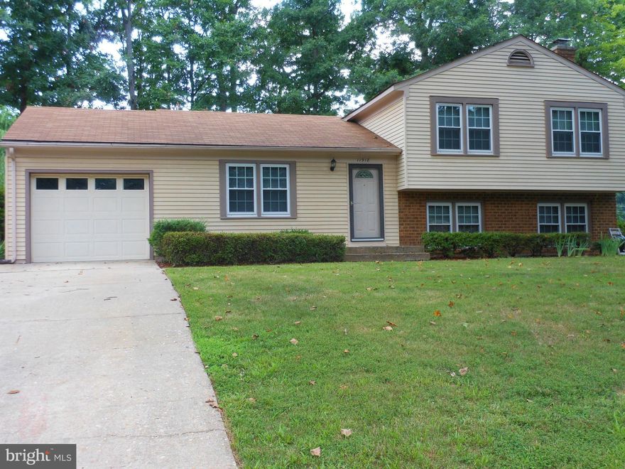 Great chance for a single house with fenced back yard shiny, move-in condition. 3 BR, 2 BA home.  Extra room for office, den or crafts. Big rec room w- fireplace. Approx 3 blocks from Antietam Elementary-rated 8 out of 10 on GreatSchools website.  Near other schools, commuter bus to Pentagon, DC.  Low Lake Ridge HOA dues for five pools, tennis, boat launch, more. Hurry!